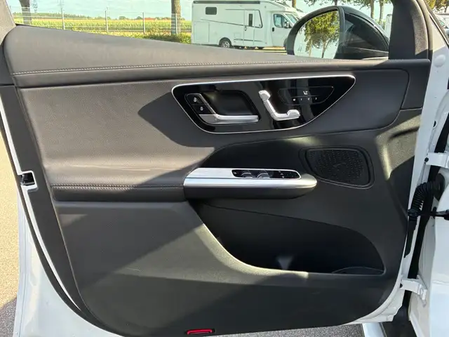 Mercedes-Benz GLC view 14