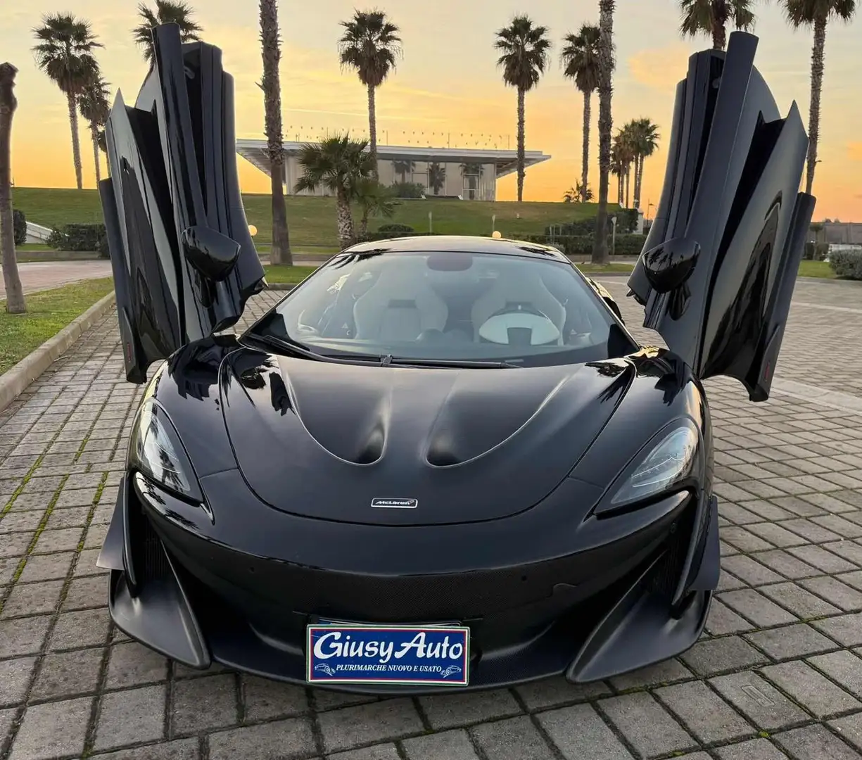 McLaren 570S ALLESTIMENTO  600 LT Schwarz - 2