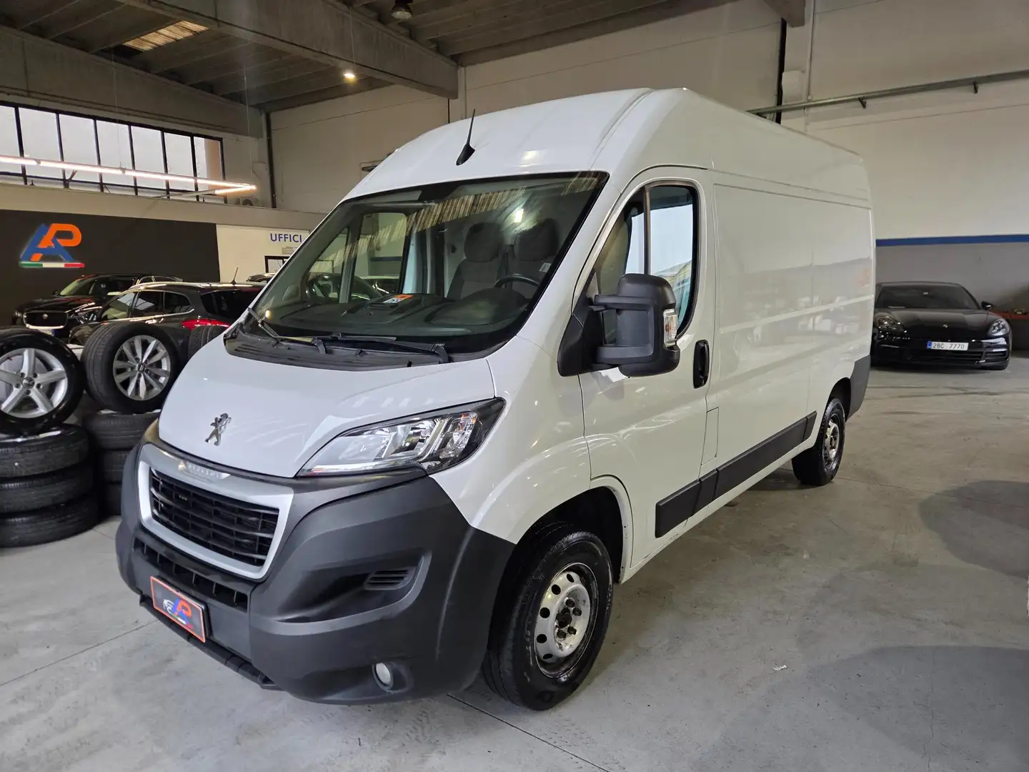 Peugeot Boxer 335 2.2 bluehdi 140cv S&S L2H2 + IVA Blanc - 1