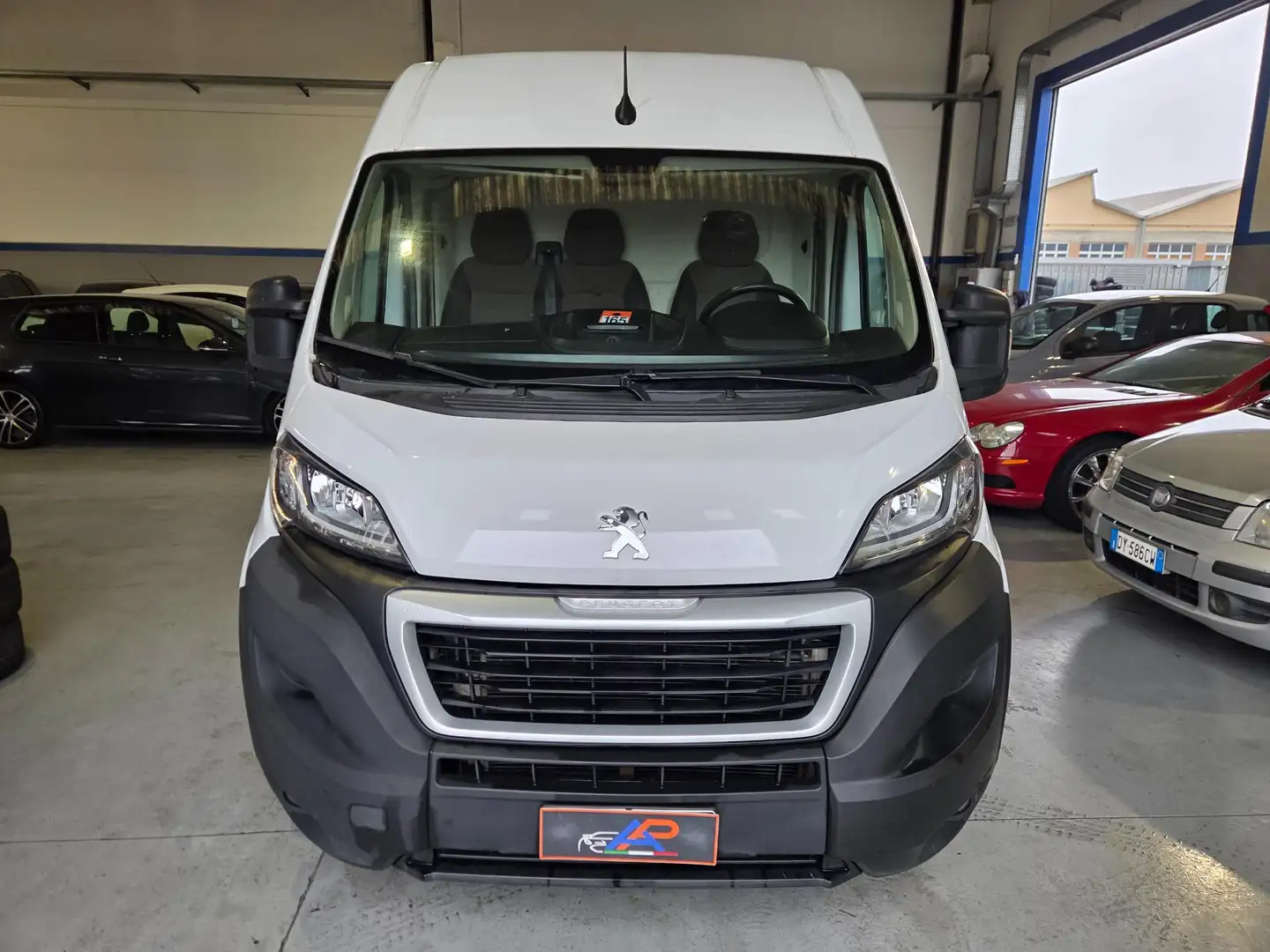 Peugeot Boxer 335 2.2 bluehdi 140cv S&S L2H2 + IVA Blanc - 2