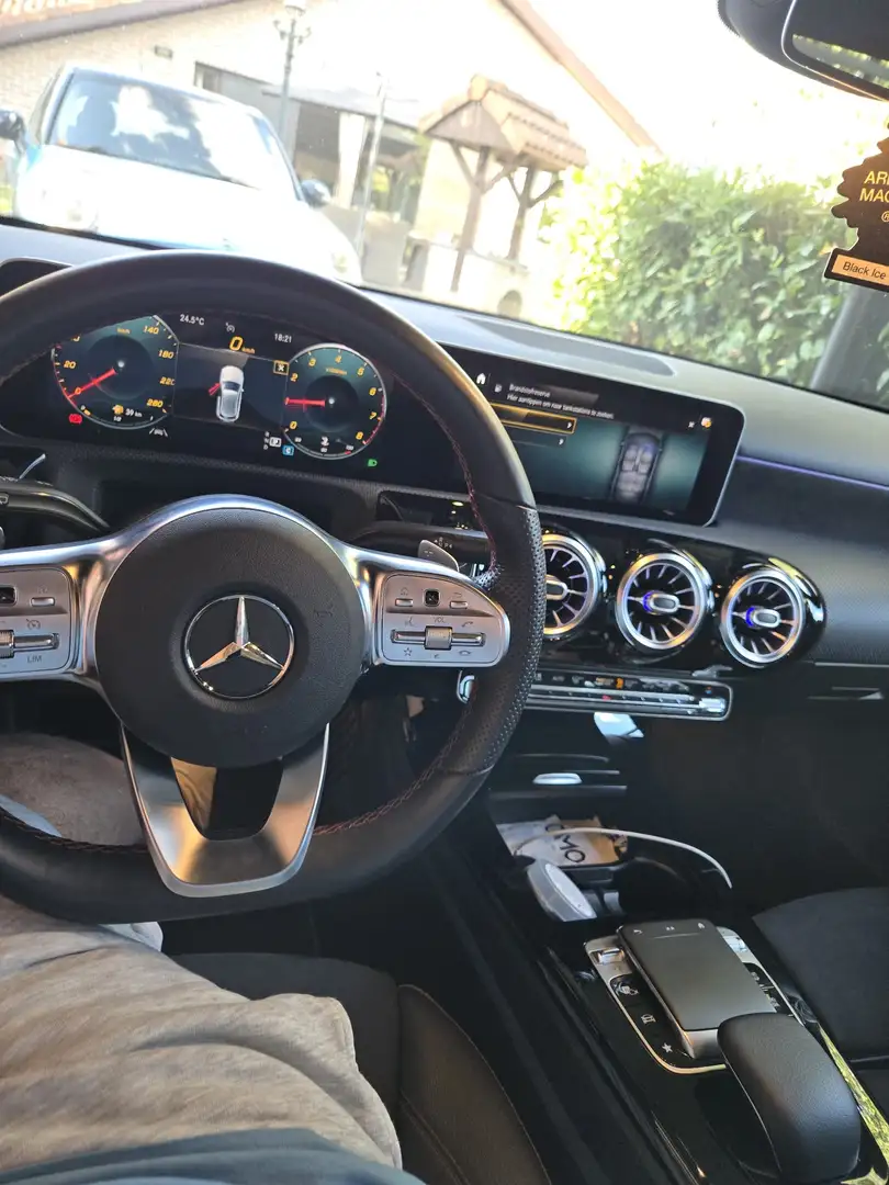 Mercedes-Benz A 220 4Matic 7G-DCT AMG Line - 2