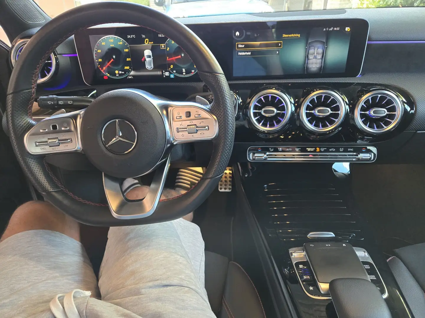 Mercedes-Benz A 220 4Matic 7G-DCT AMG Line - 1