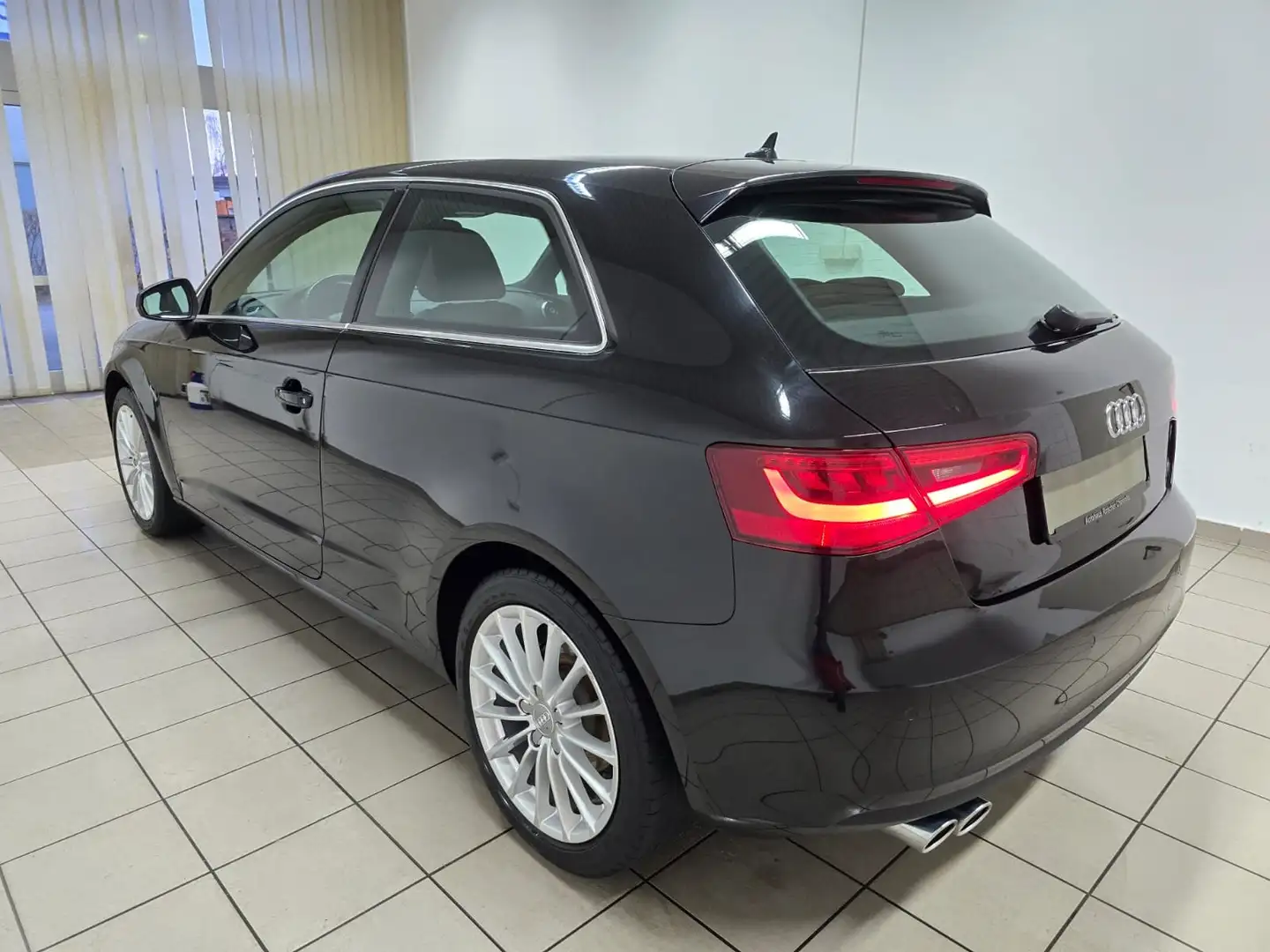 Audi A3 1.4 TFSI ambiente Xenon Navi Leder Kamera 1.Hand Schwarz - 2