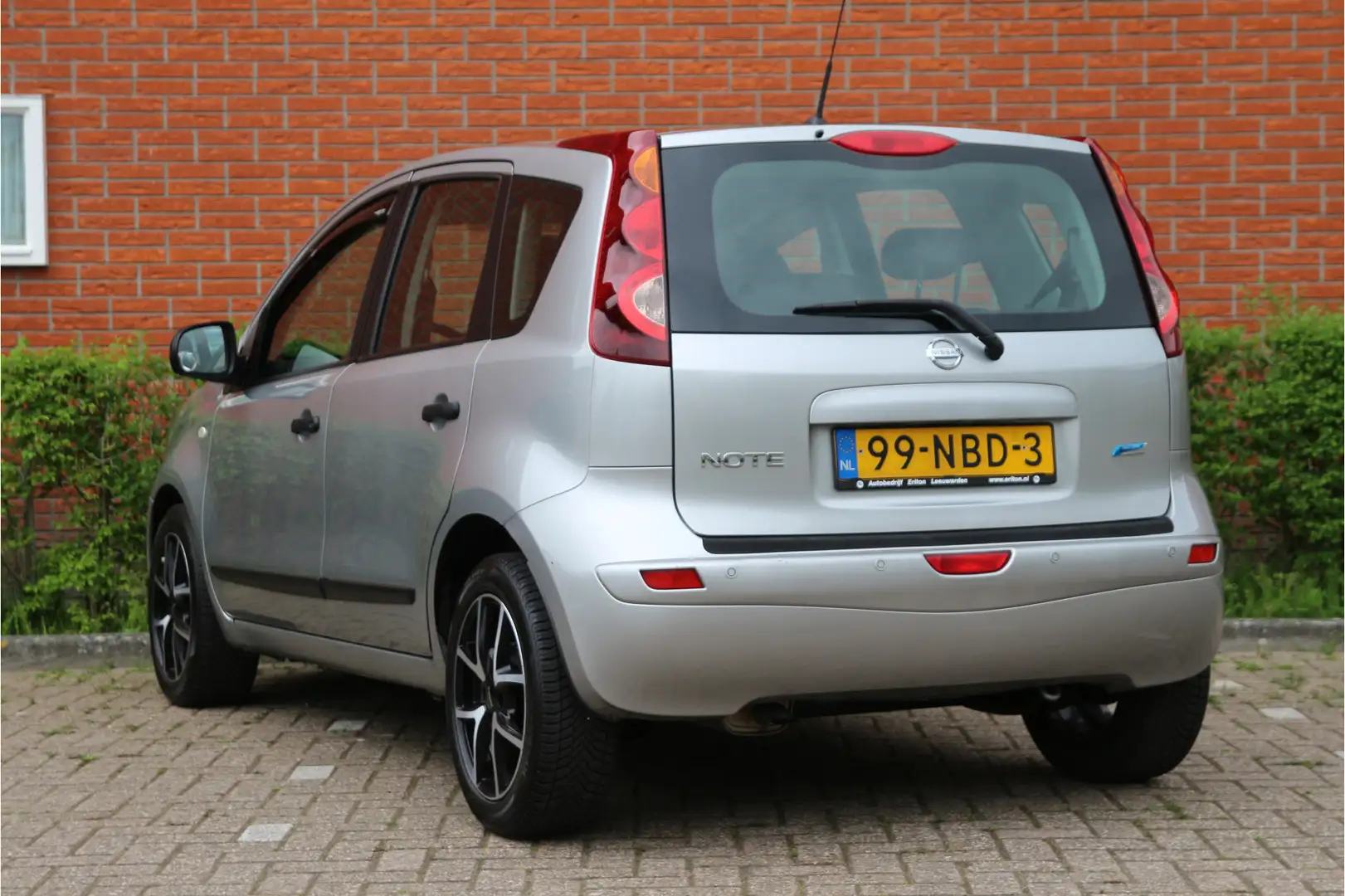 Nissan Note 1.4 88pk Visia UNIEK! | NL-auto | 5 deuren | Uniek Сірий - 2