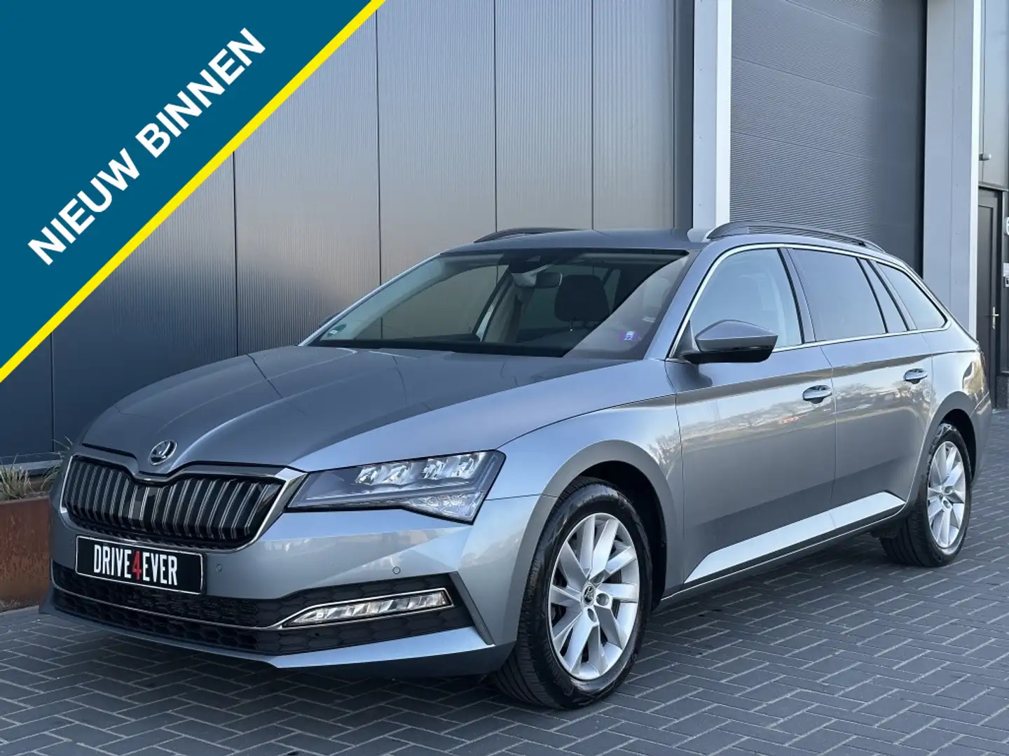 Skoda Superb Combi 1.4 TSI iV Sp. Bns ed 218PK NAVI PDC CR CONT Gris - 1
