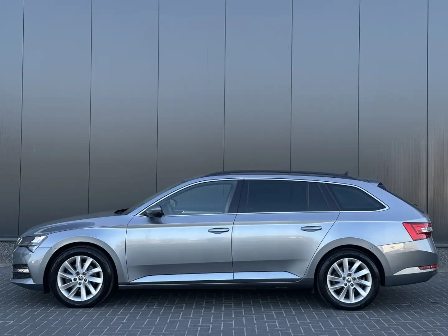 Skoda Superb Combi 1.4 TSI iV Sp. Bns ed 218PK NAVI PDC CR CONT Gris - 2