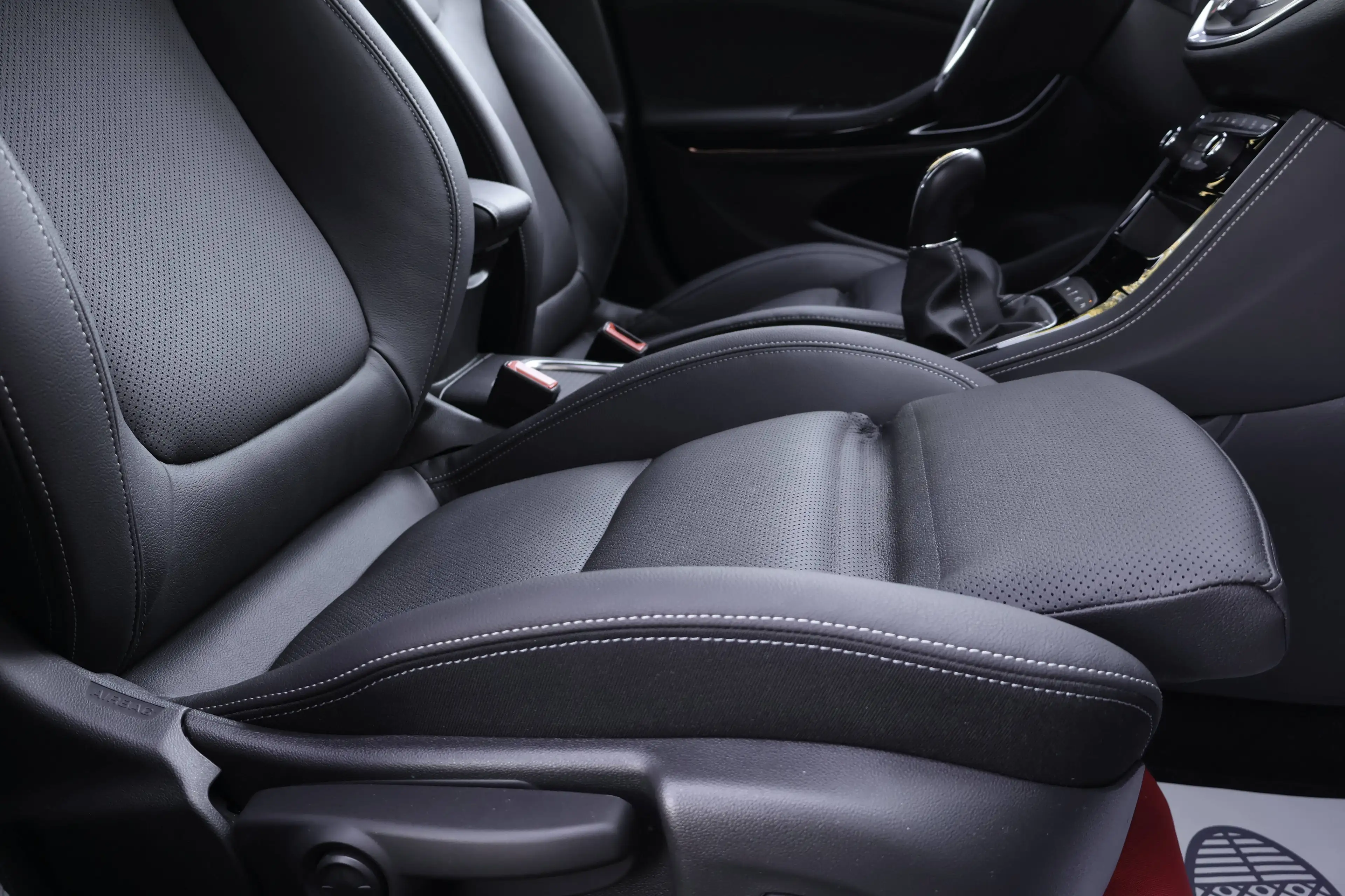 Opel Astra SPORTS TOURER+ 1.5 Turbo D Memory Keyless Garantie* — photo 8