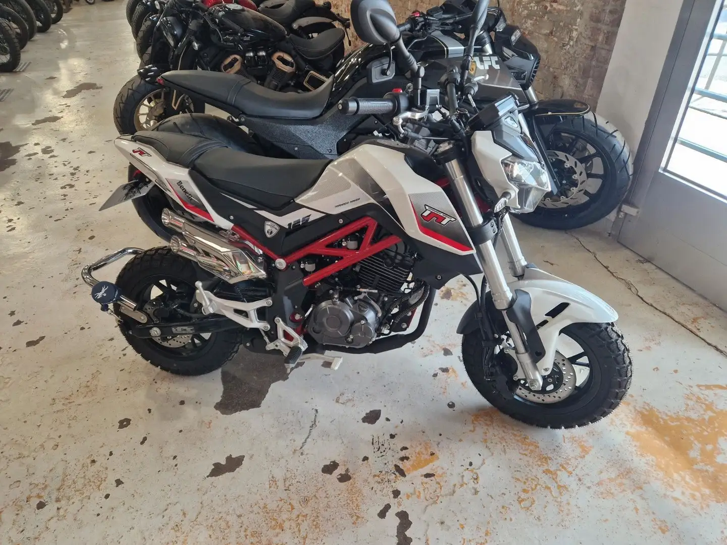 Benelli TNT 125 Sonderumbau Blanc - 1