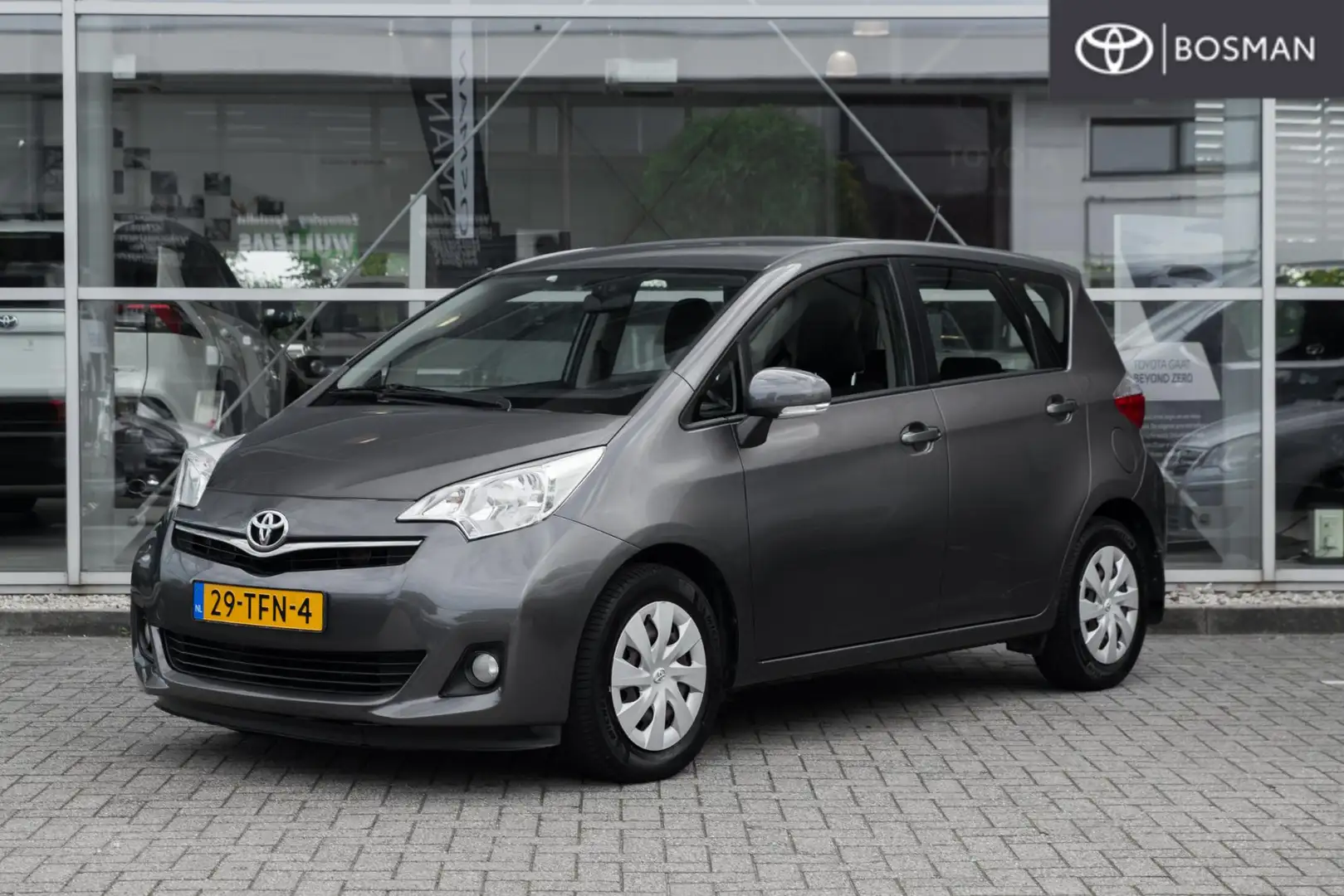 Toyota Verso-S 1.3 VVT-i Aspiration Grau - 1