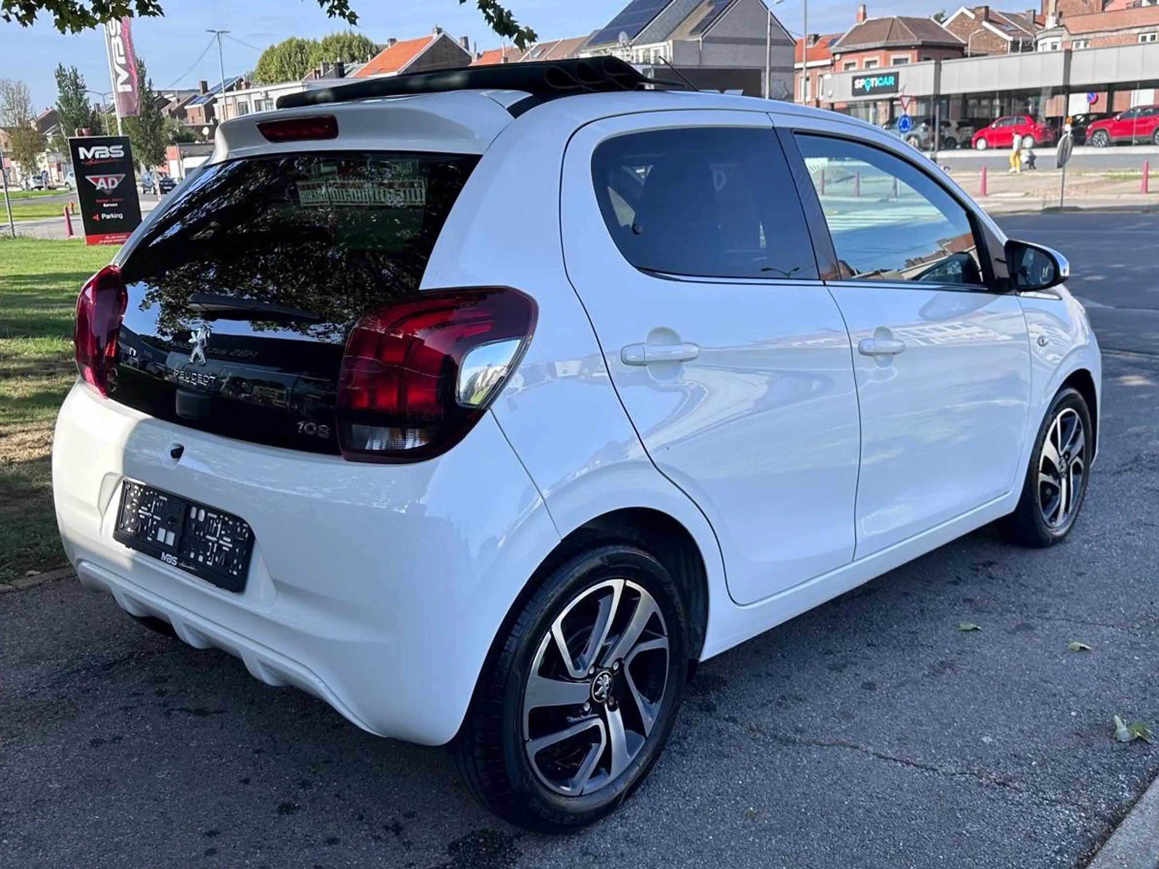 Peugeot 108 *1.0 * VTI * * CLIM DIGITAL* NAVI* TOIT OUVRANT* GARANTIE 12 MOIS* — photo 8