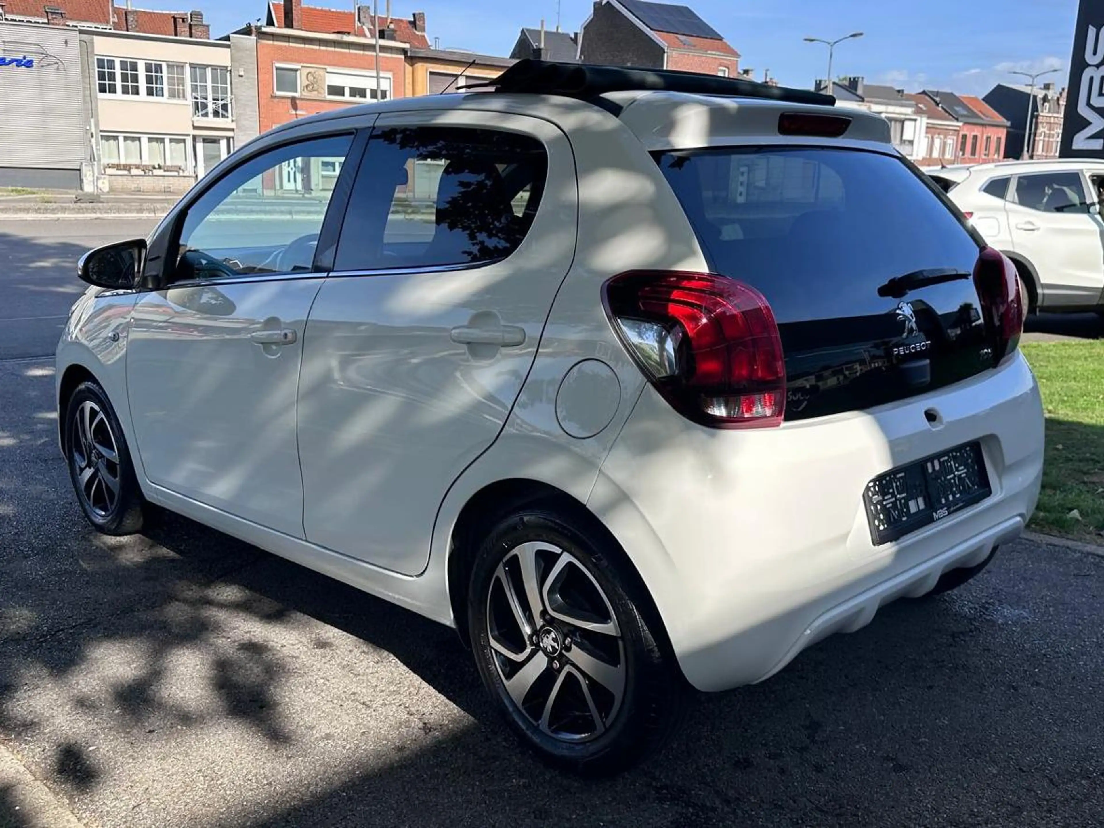 Peugeot 108 *1.0 * VTI * * CLIM DIGITAL* NAVI* TOIT OUVRANT* GARANTIE 12 MOIS* — photo 11