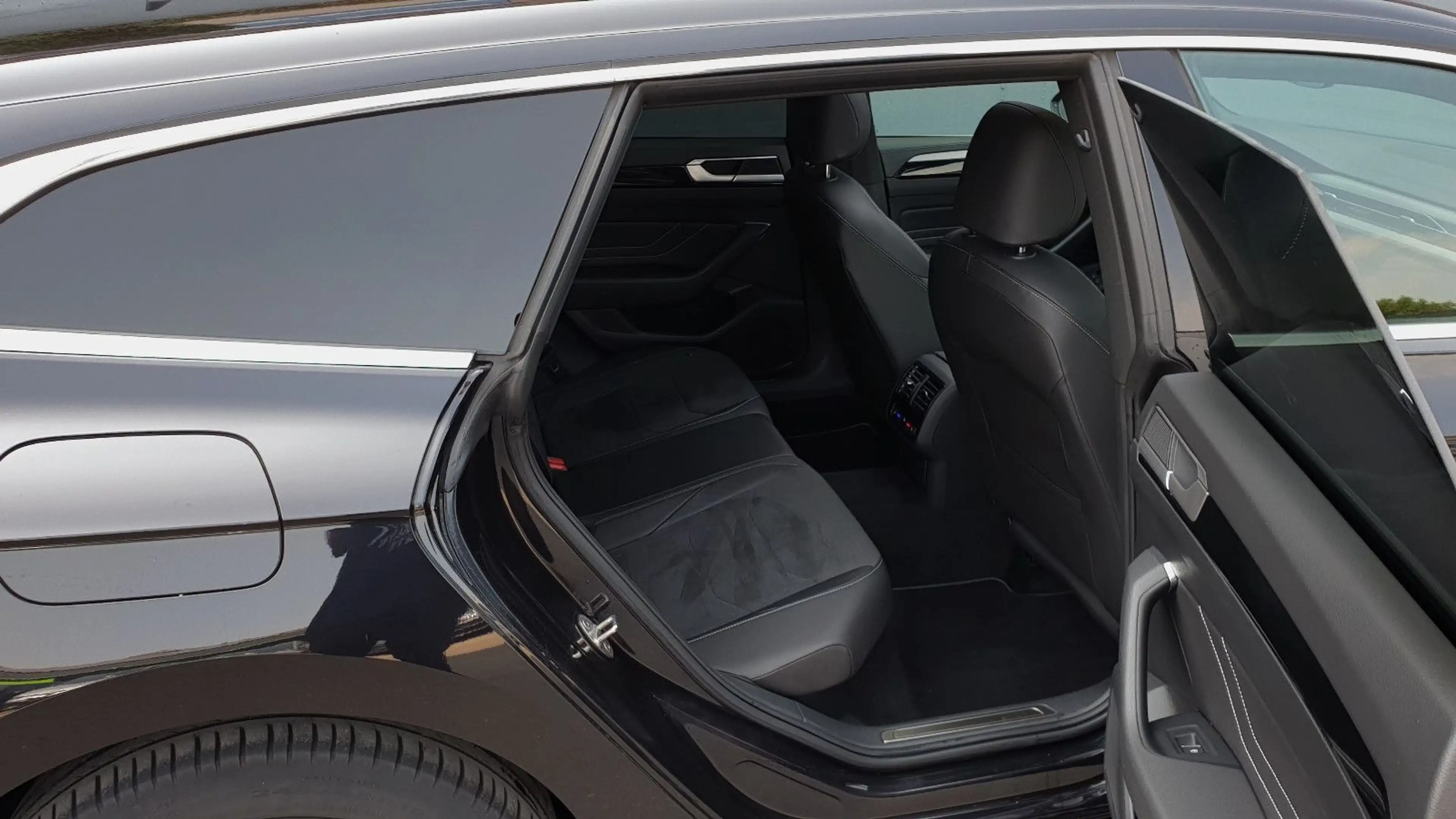 Volkswagen Arteon 1.4 eHybrid DSG 3 x R-Line Pano/ACC/DCC — photo 8