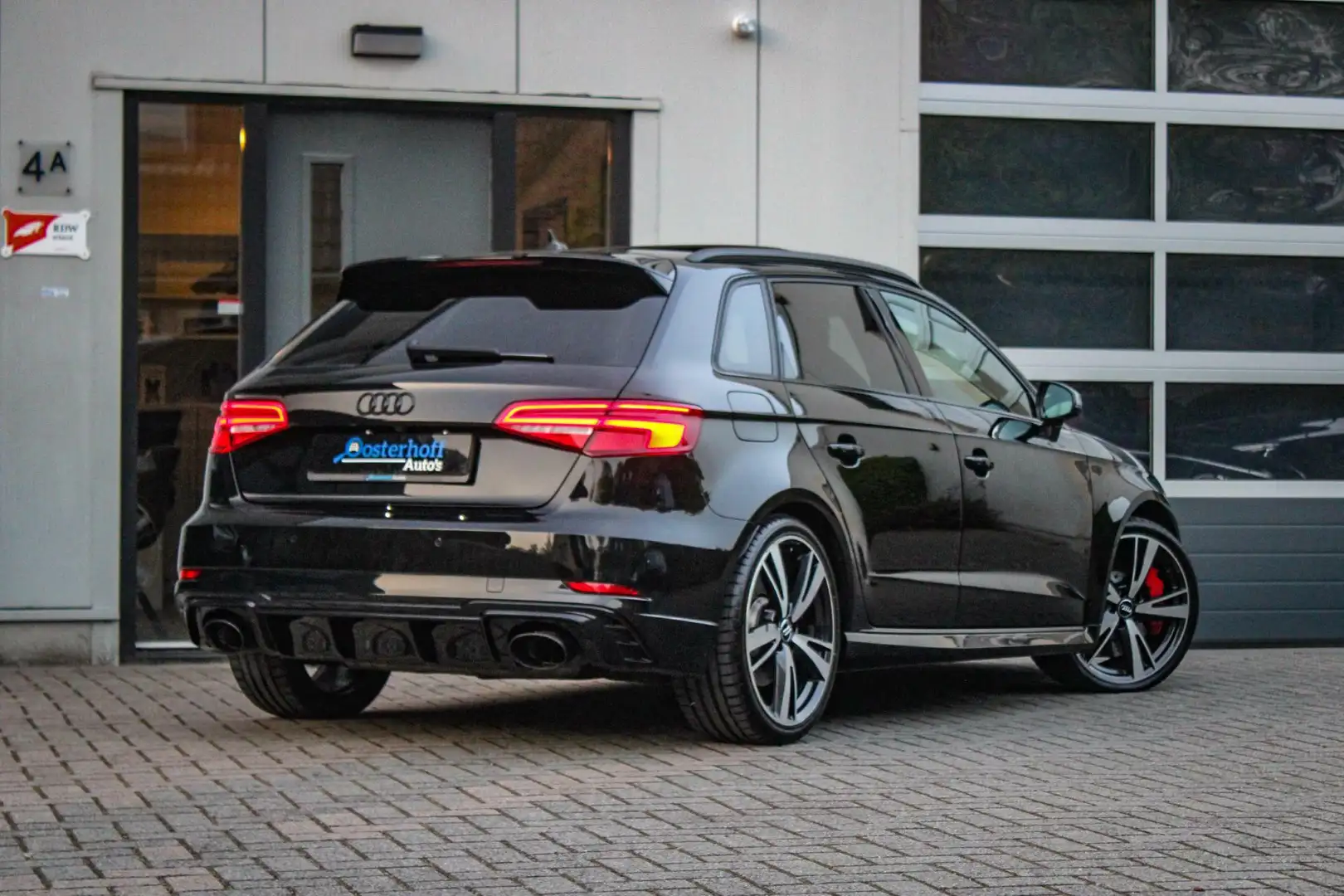 Audi RS3 2.5 TFSI quattro Pano|RS zetels|B&O BOMVOL! Zwart - 2