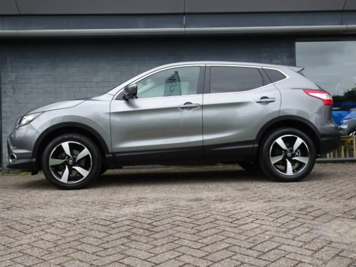 Nissan Qashqai 1.2 115pk DIG-T N-Connecta Grijs - 2