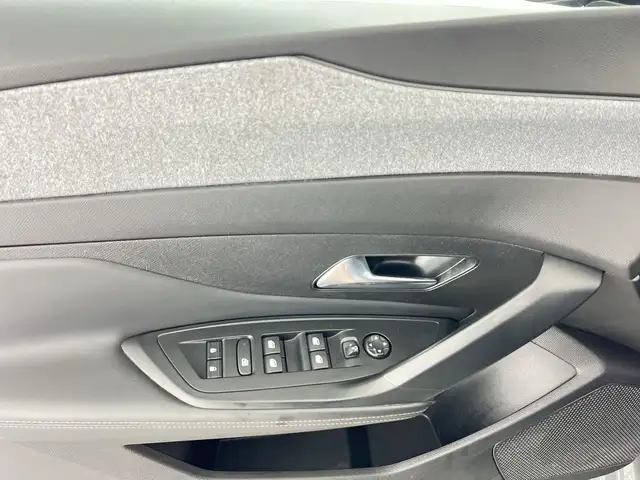 Peugeot 308 view 11