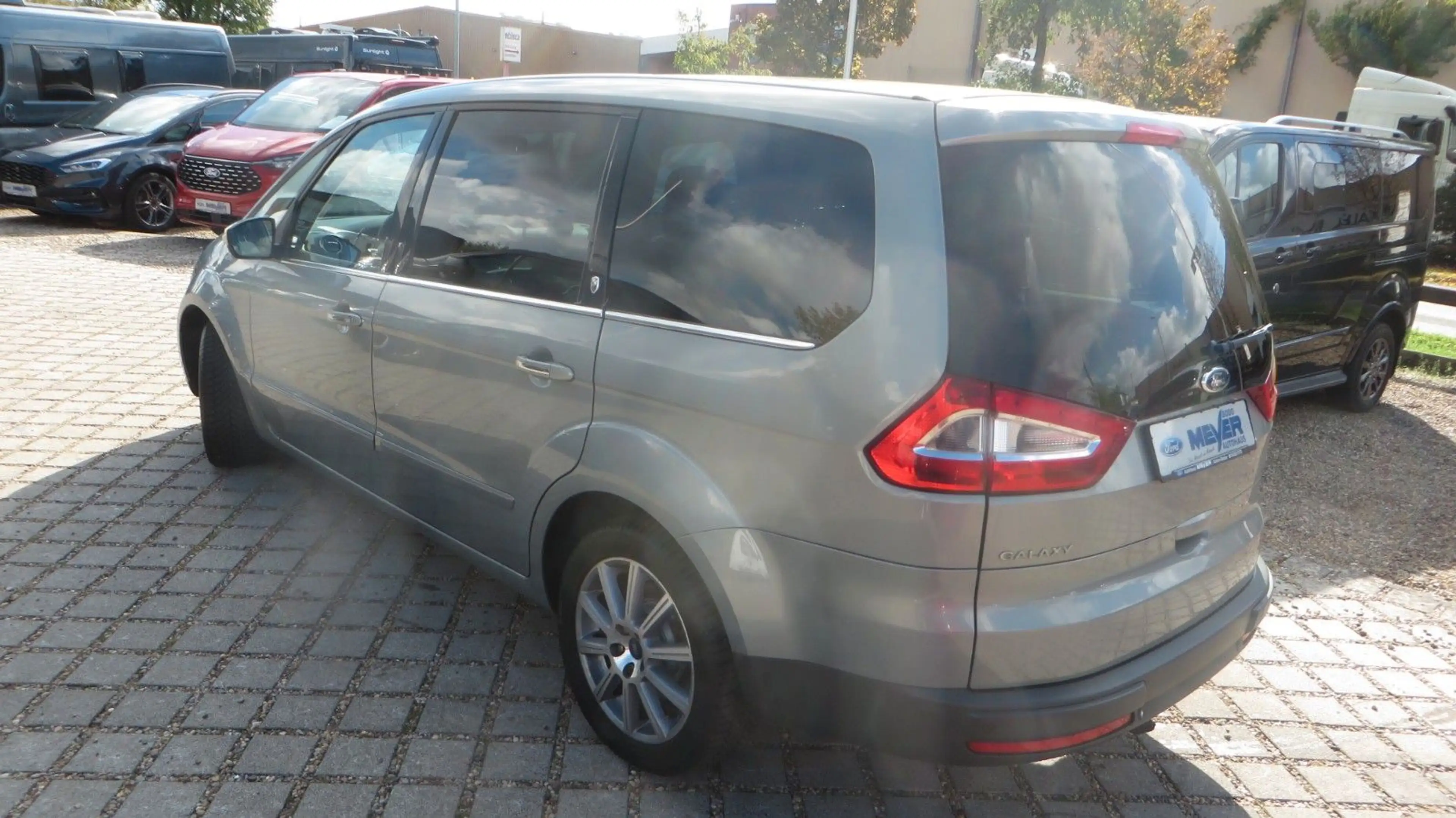 Ford Galaxy Ghia , Anhängerkupplung, 7-Sitzer — photo 2