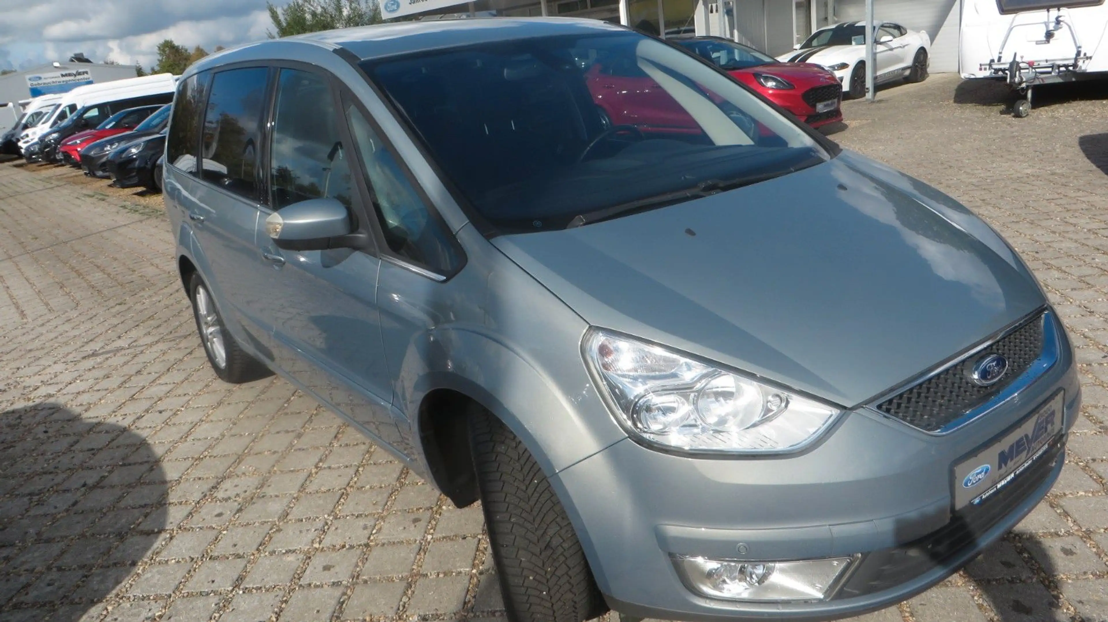 Ford Galaxy Ghia , Anhängerkupplung, 7-Sitzer — photo 4