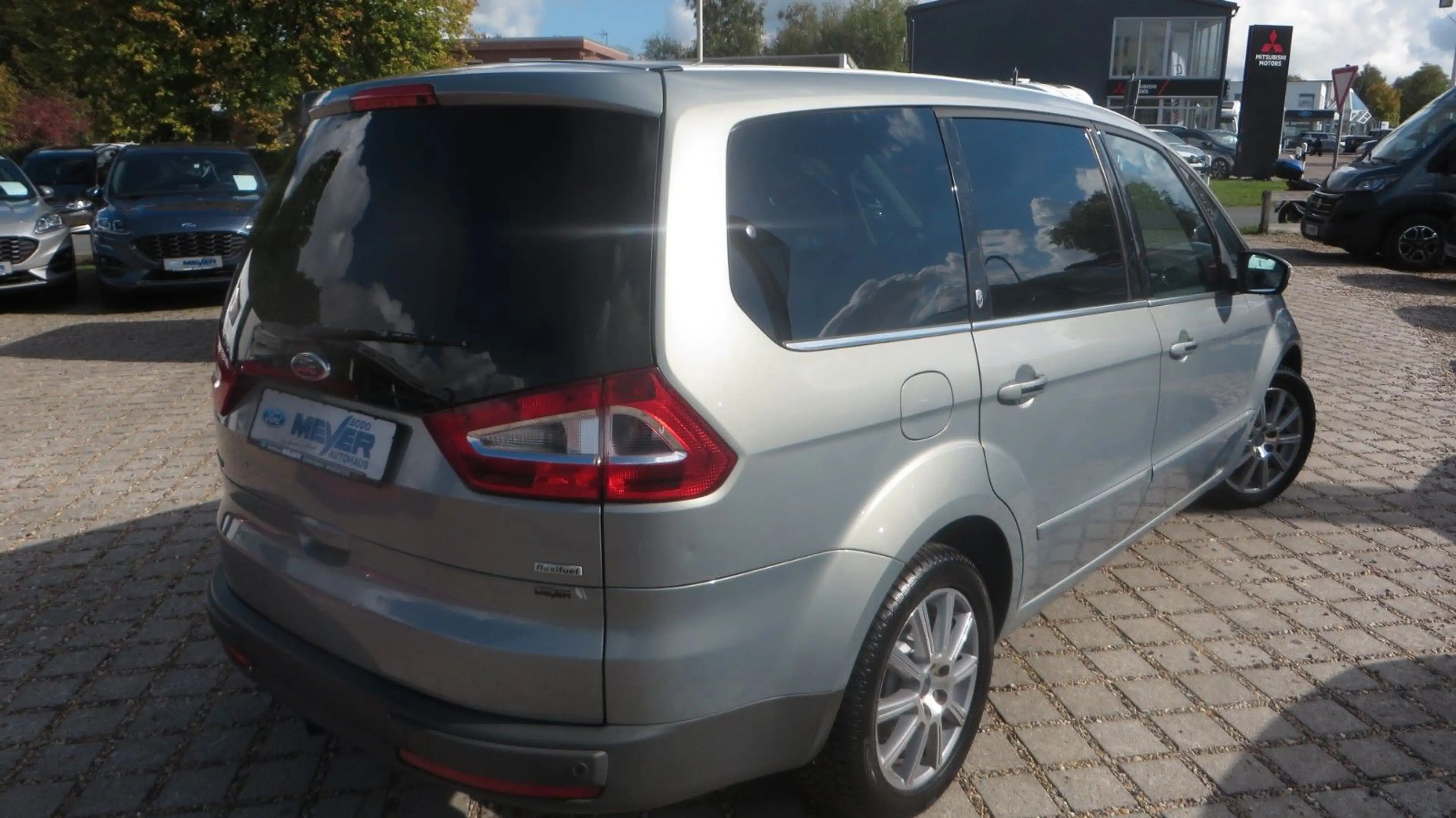 Ford Galaxy Ghia , Anhängerkupplung, 7-Sitzer — photo 3
