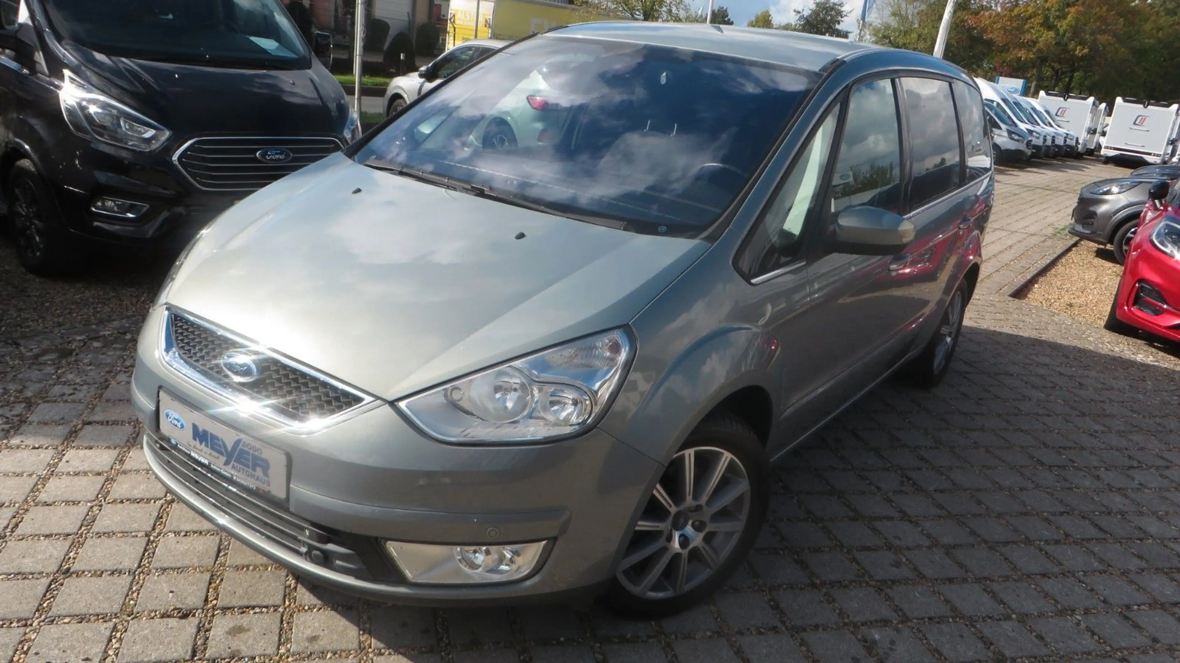 Ford Galaxy Ghia , Anhängerkupplung, 7-Sitzer