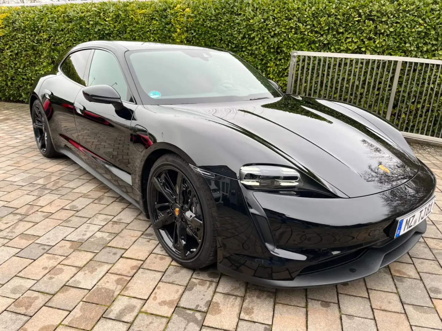 Porsche Taycan Sport Turismo Pano Luft Perf Chrono Kam Black - 1