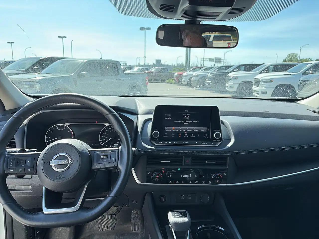 Nissan Rogue снимка Nissan Rogue