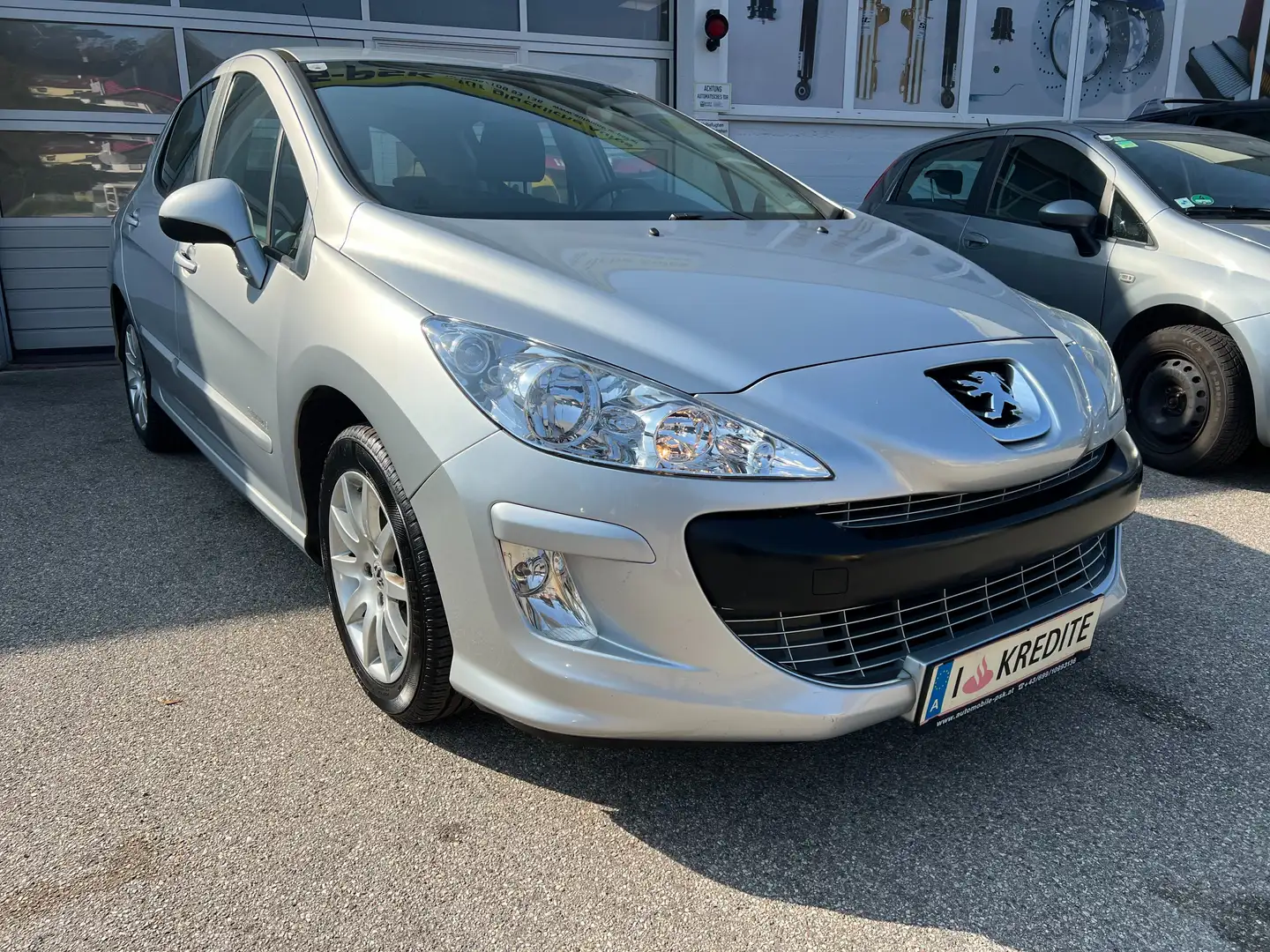 Peugeot 308 Tendance Silber - 1