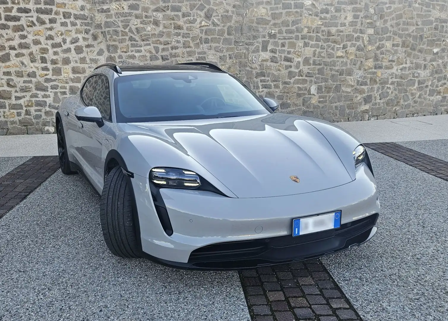 Porsche Taycan Taycan 4SCross Turismo 83,7kWh 4S Cross Turismo Silber - 2