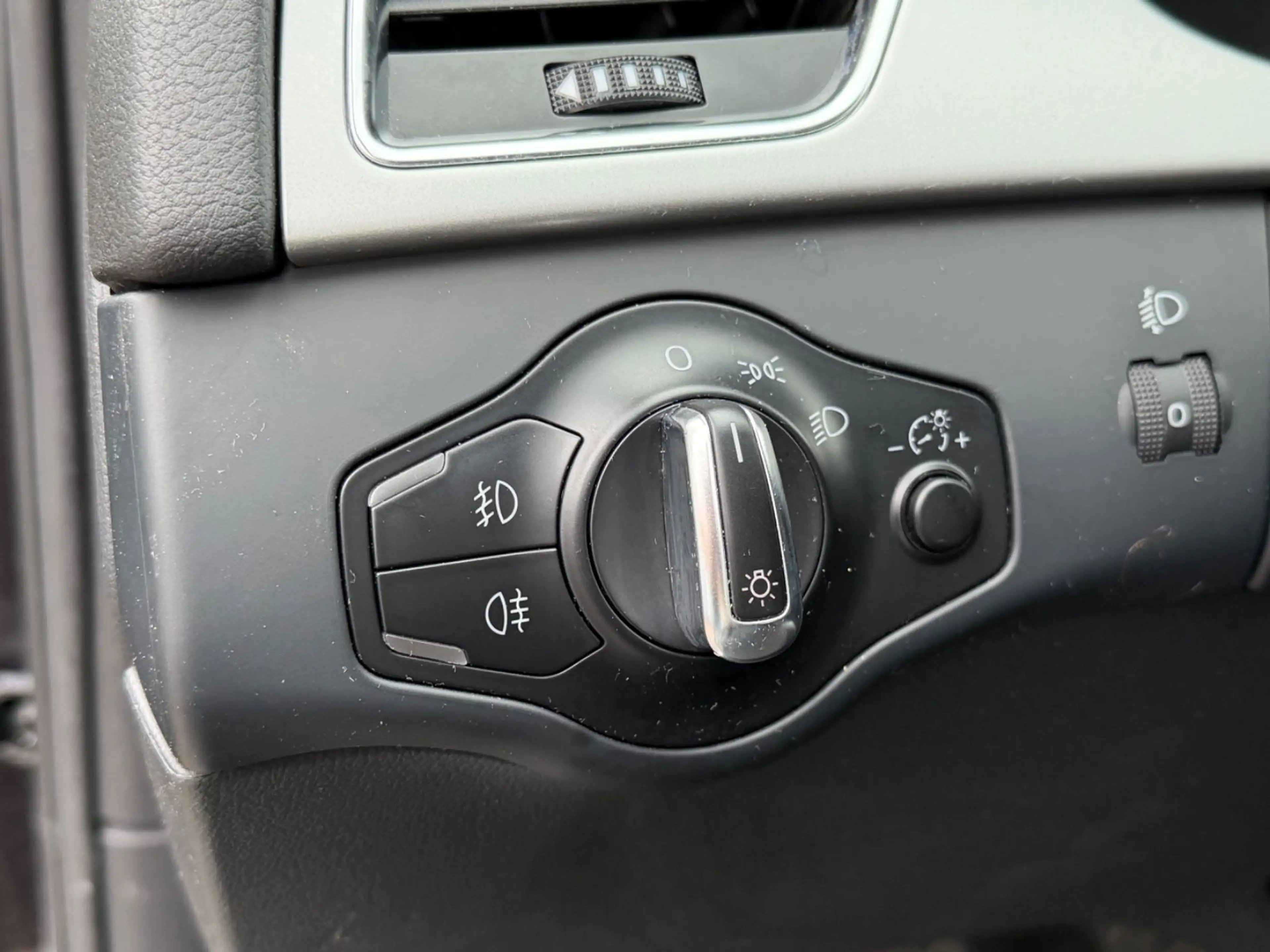 Audi A4 Avant Attraction e — photo 12