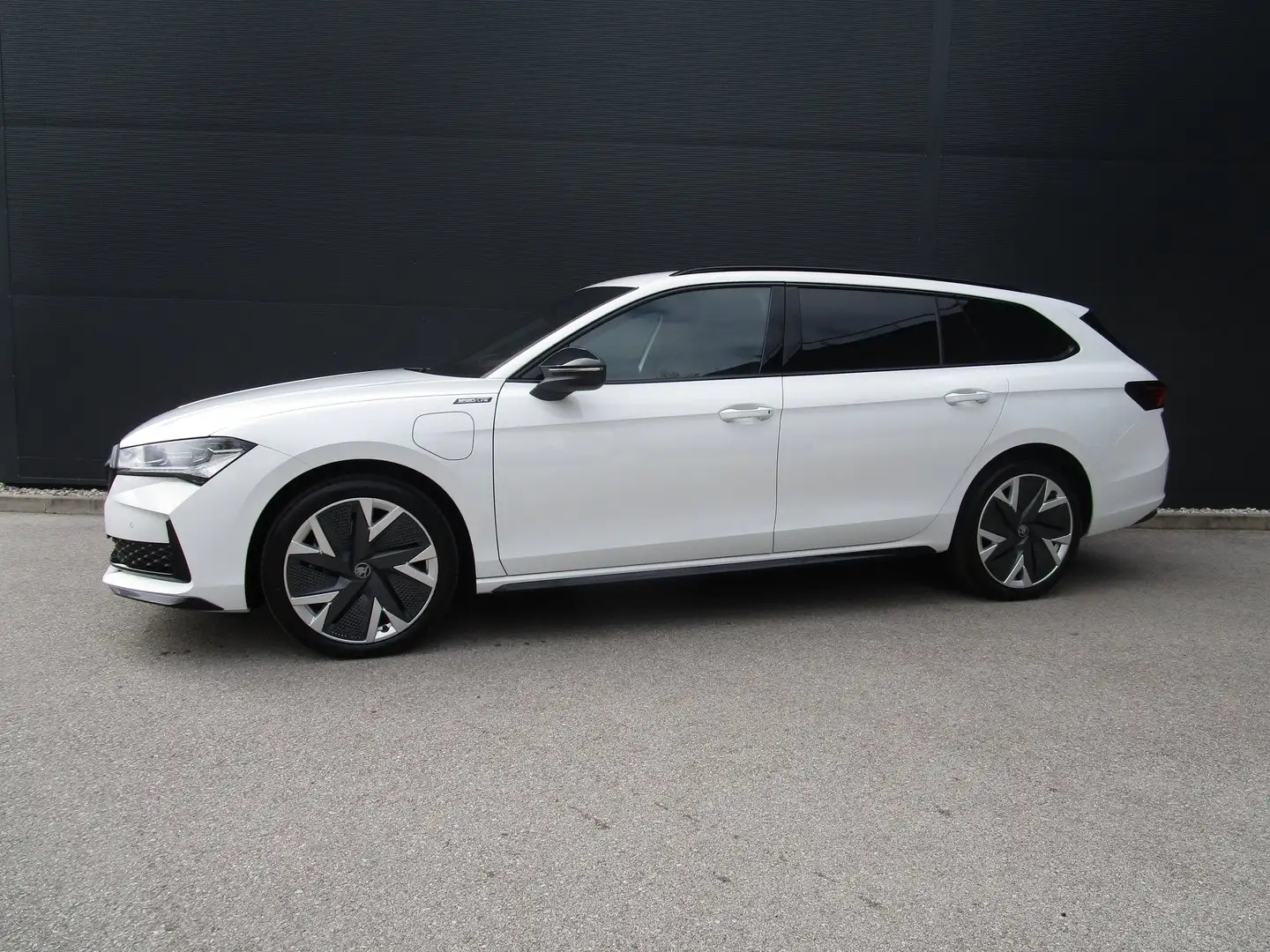 Skoda Superb Sportline iV TSI DSG Weiß - 2