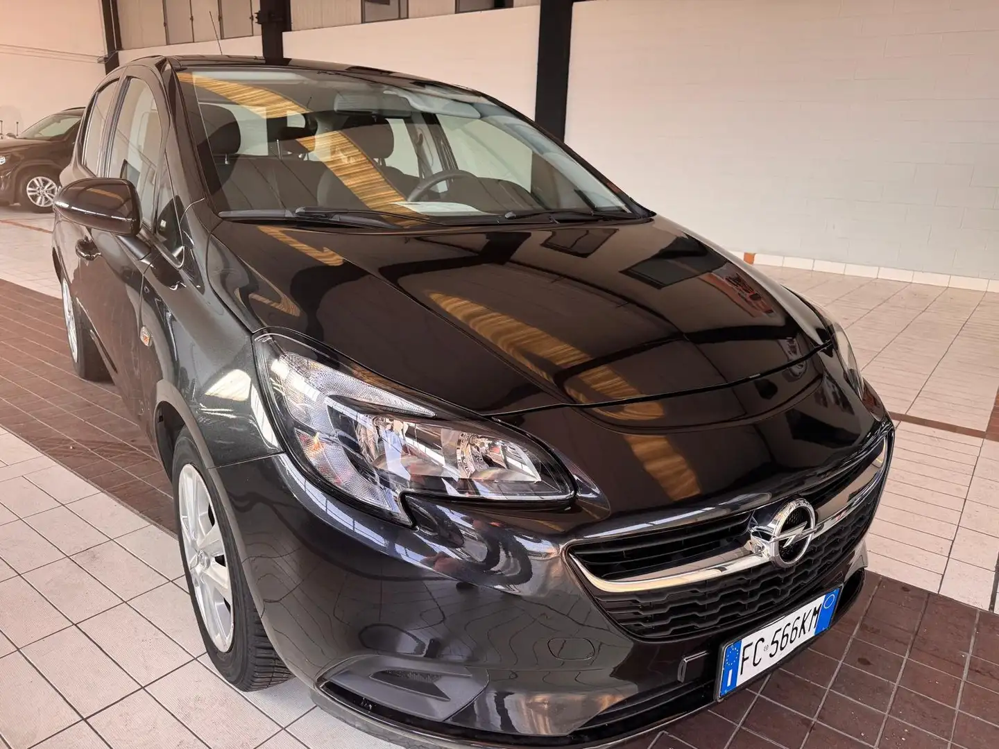 Opel Corsa Corsa V 2015 5p 1.4 b-Color Gpl 90cv Nero - 2