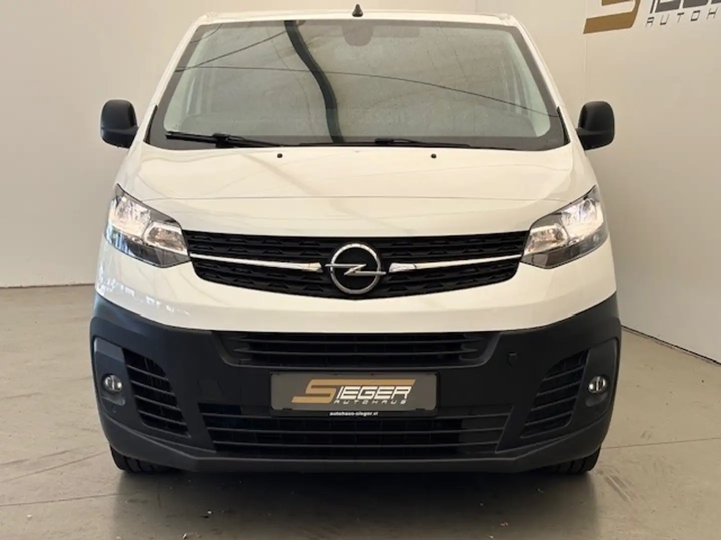 Opel Vivaro Vivaro 2.0 DIESEL 122 L3 AUTO Weiß - 2