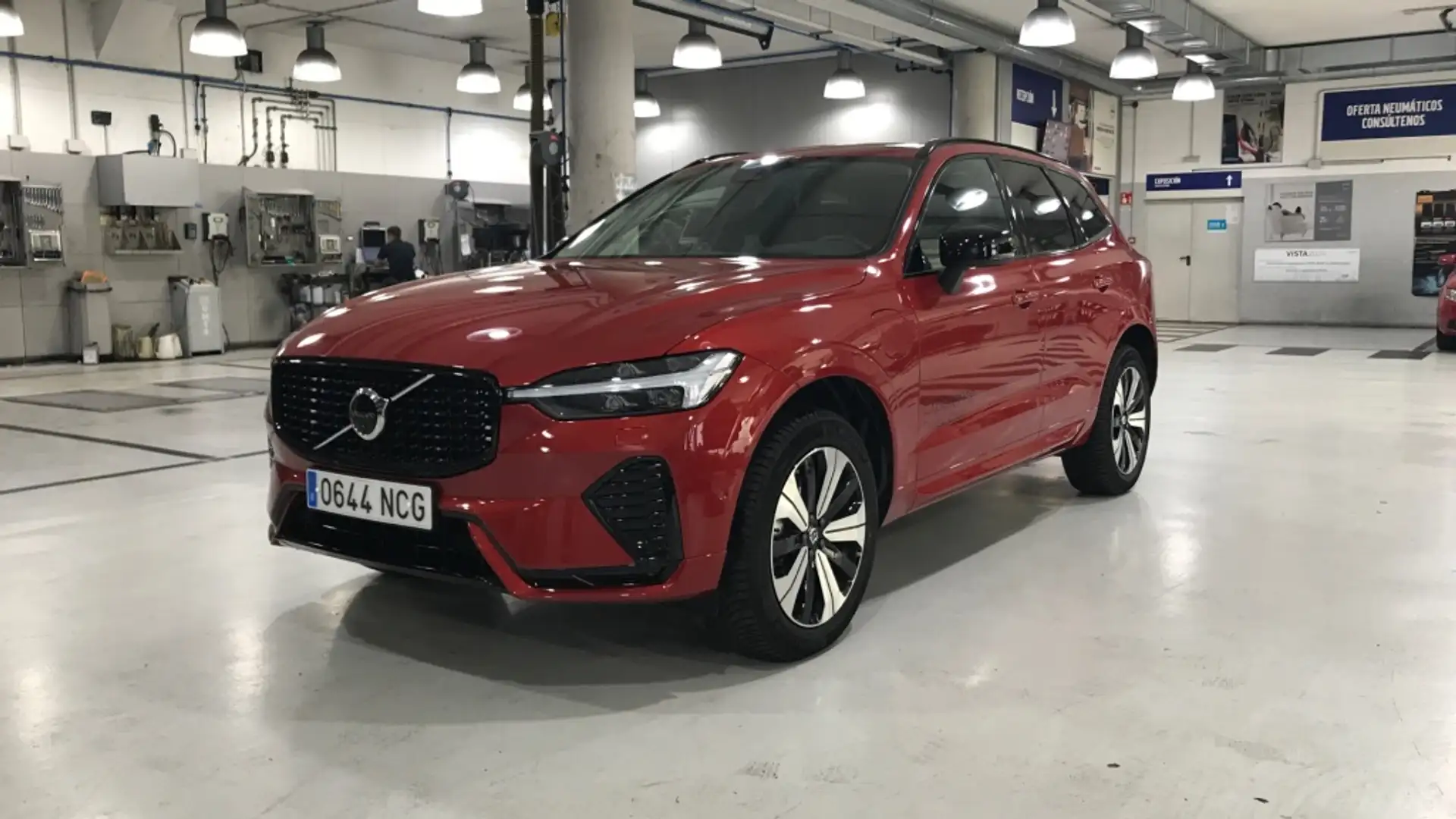 Volvo XC60 T6 Recharge Ultra Dark Rojo - 1