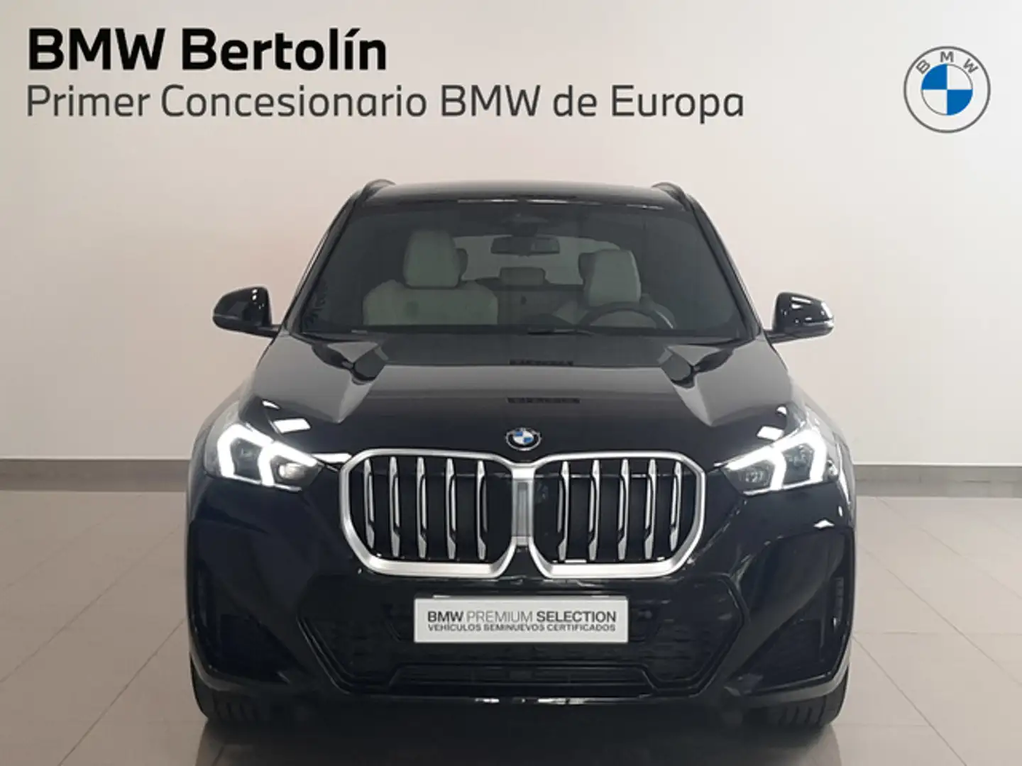 BMW X1 sDrive 20dA Schwarz - 2