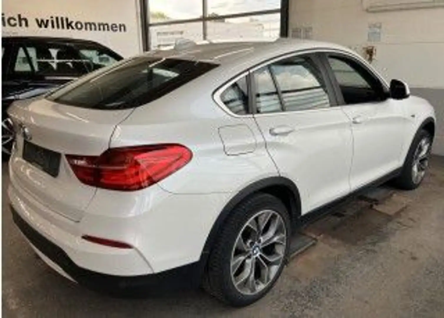 BMW X4 xD20d/Aut/Navi/Xen/Glasdach/AHK/SportStz/KomfZ Weiß - 2