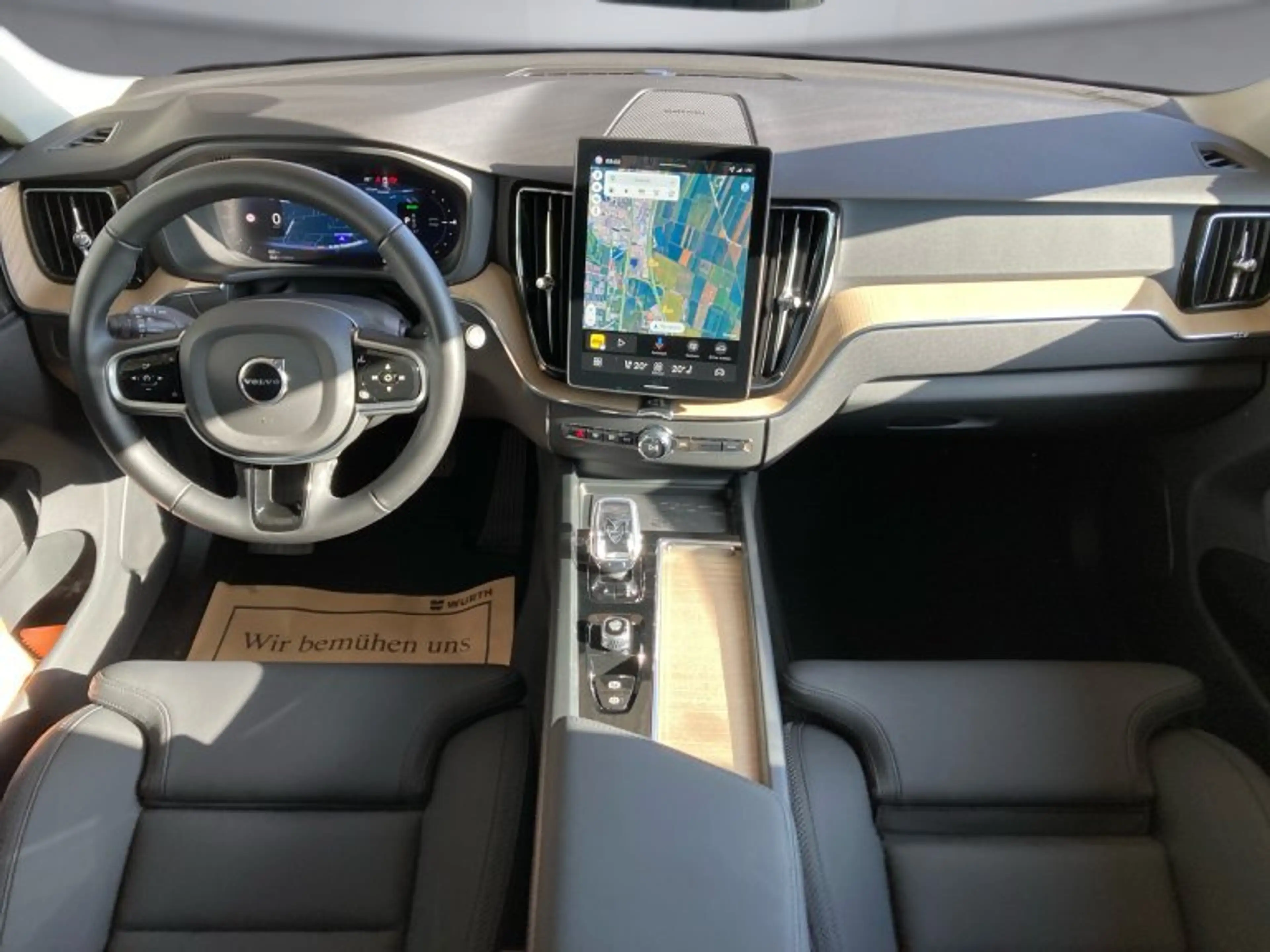 Volvo XC60 Plus, T6 eAWD Plug-in Hybrid, Elektrisch/Benzin, Dark — photo 9