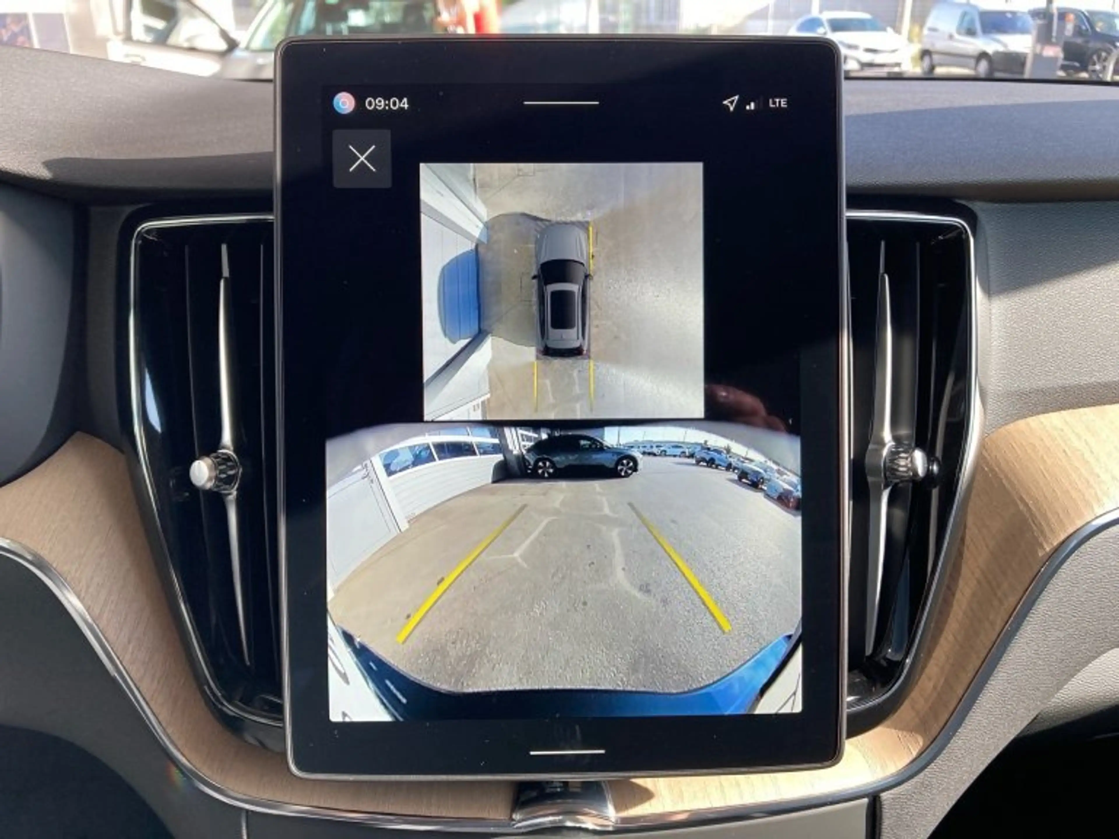Volvo XC60 Plus, T6 eAWD Plug-in Hybrid, Elektrisch/Benzin, Dark — photo 15
