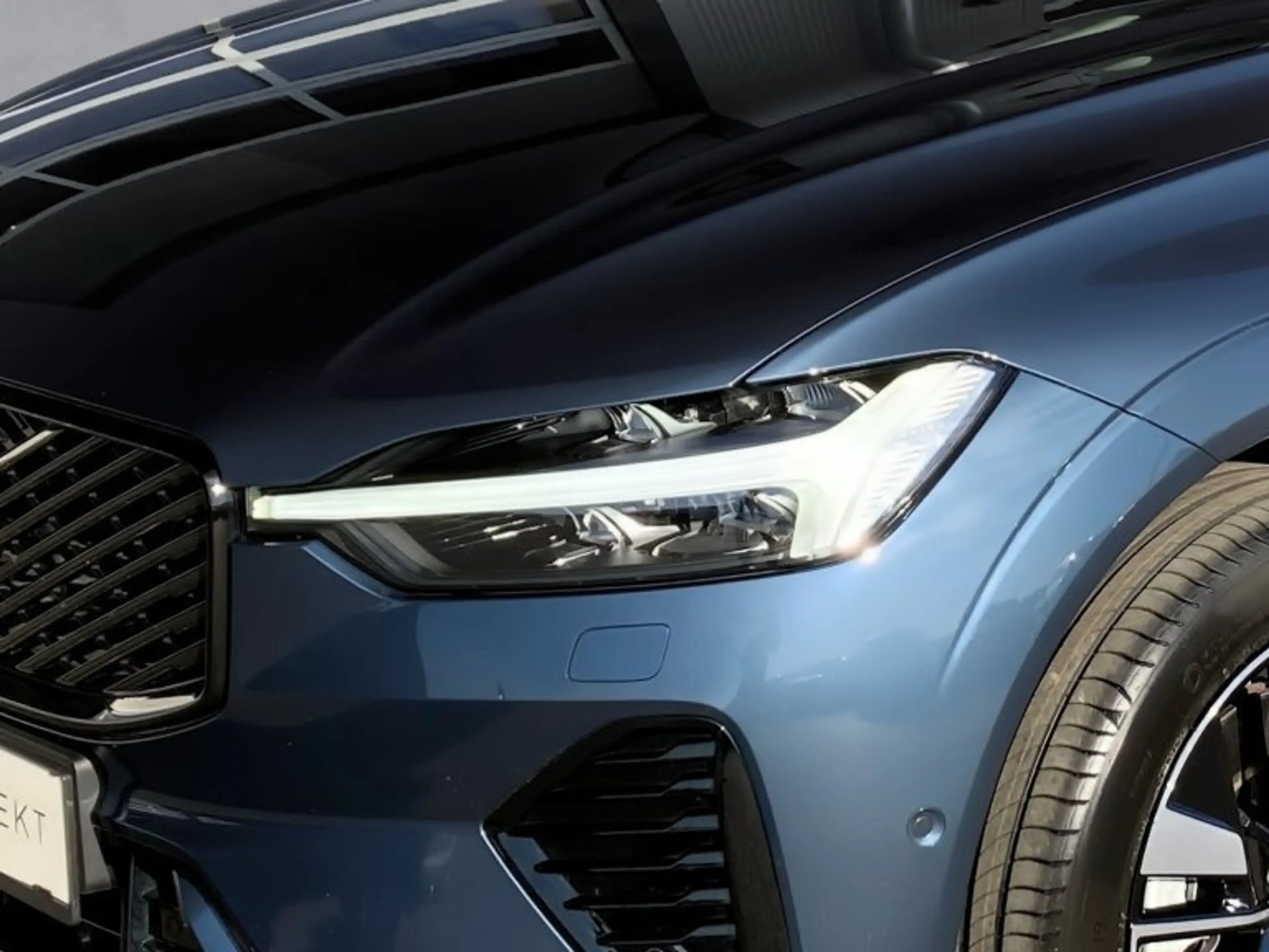 Volvo XC60 Plus, T6 eAWD Plug-in Hybrid, Elektrisch/Benzin, Dark — photo 7