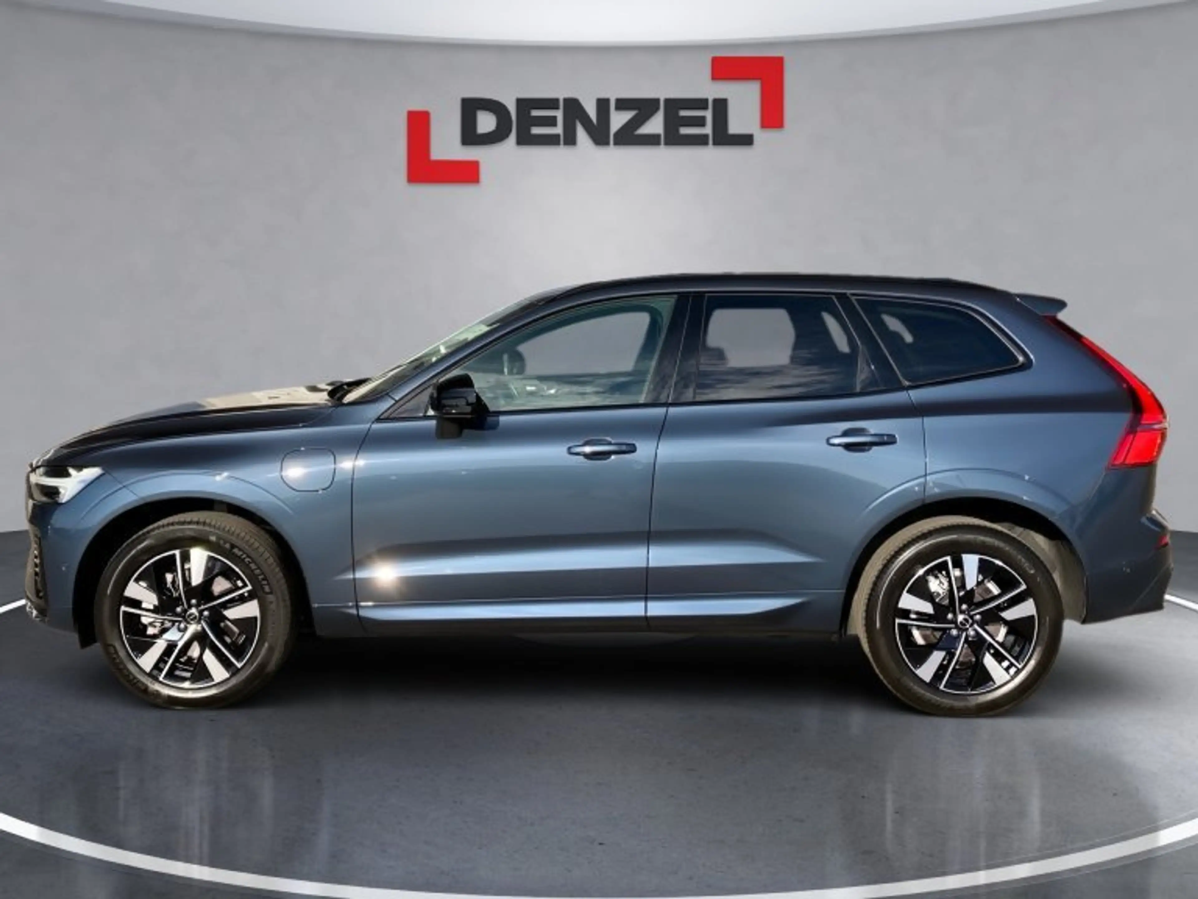 Volvo XC60 Plus, T6 eAWD Plug-in Hybrid, Elektrisch/Benzin, Dark — photo 2