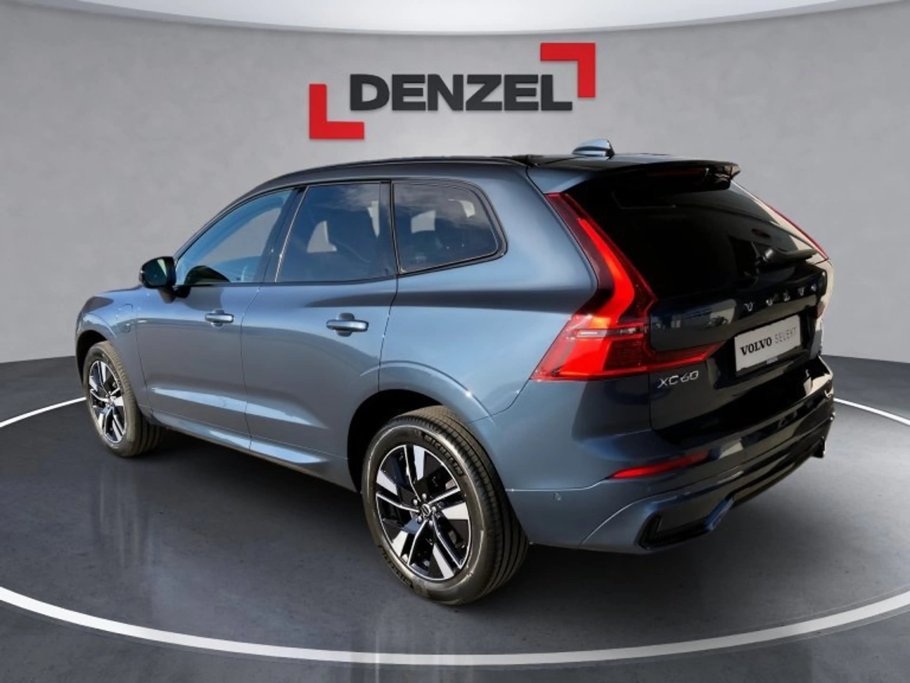 Volvo XC60 Plus, T6 eAWD Plug-in Hybrid, Elektrisch/Benzin, Dark — photo 3