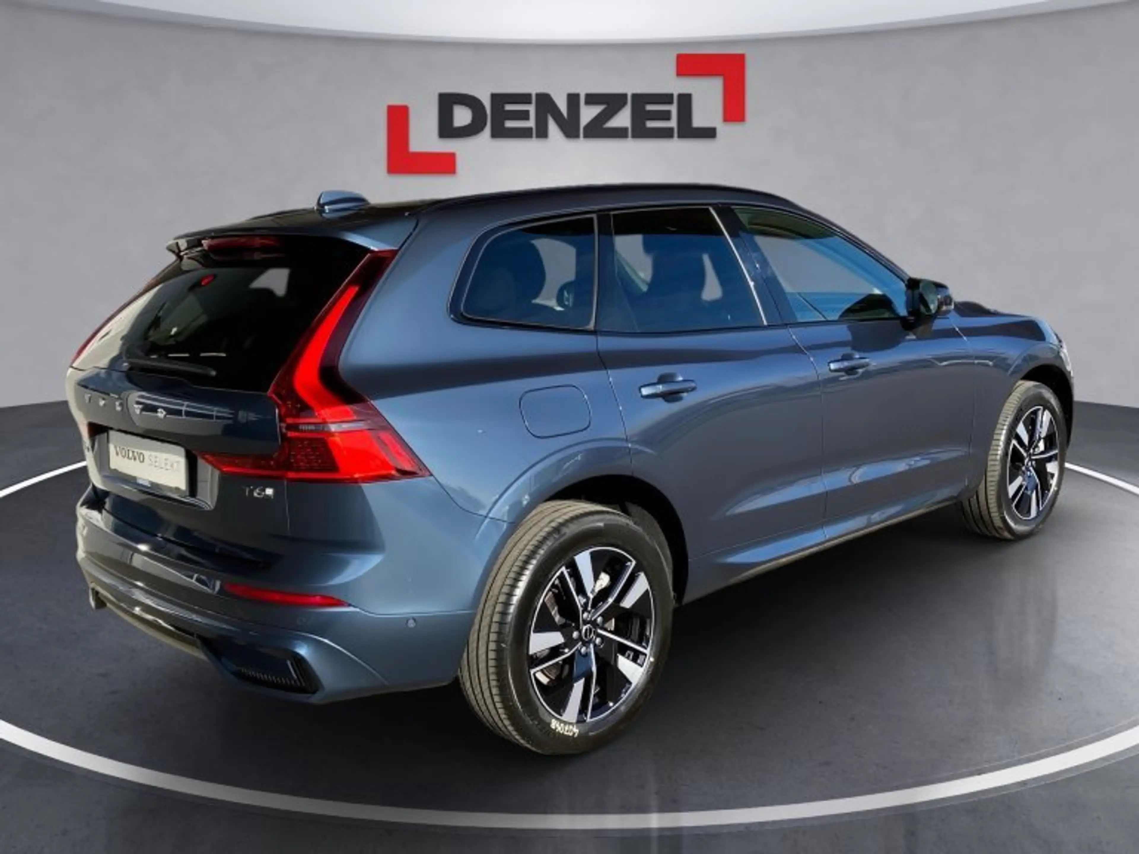 Volvo XC60 Plus, T6 eAWD Plug-in Hybrid, Elektrisch/Benzin, Dark — photo 4