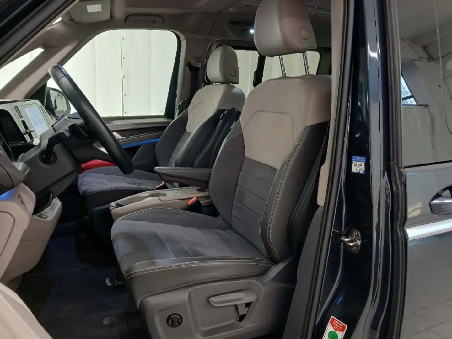 Volkswagen T7 Multivan Style PANO AHK Leder StdHzg. ACC Key 8-fach HeadUp Blau - 2