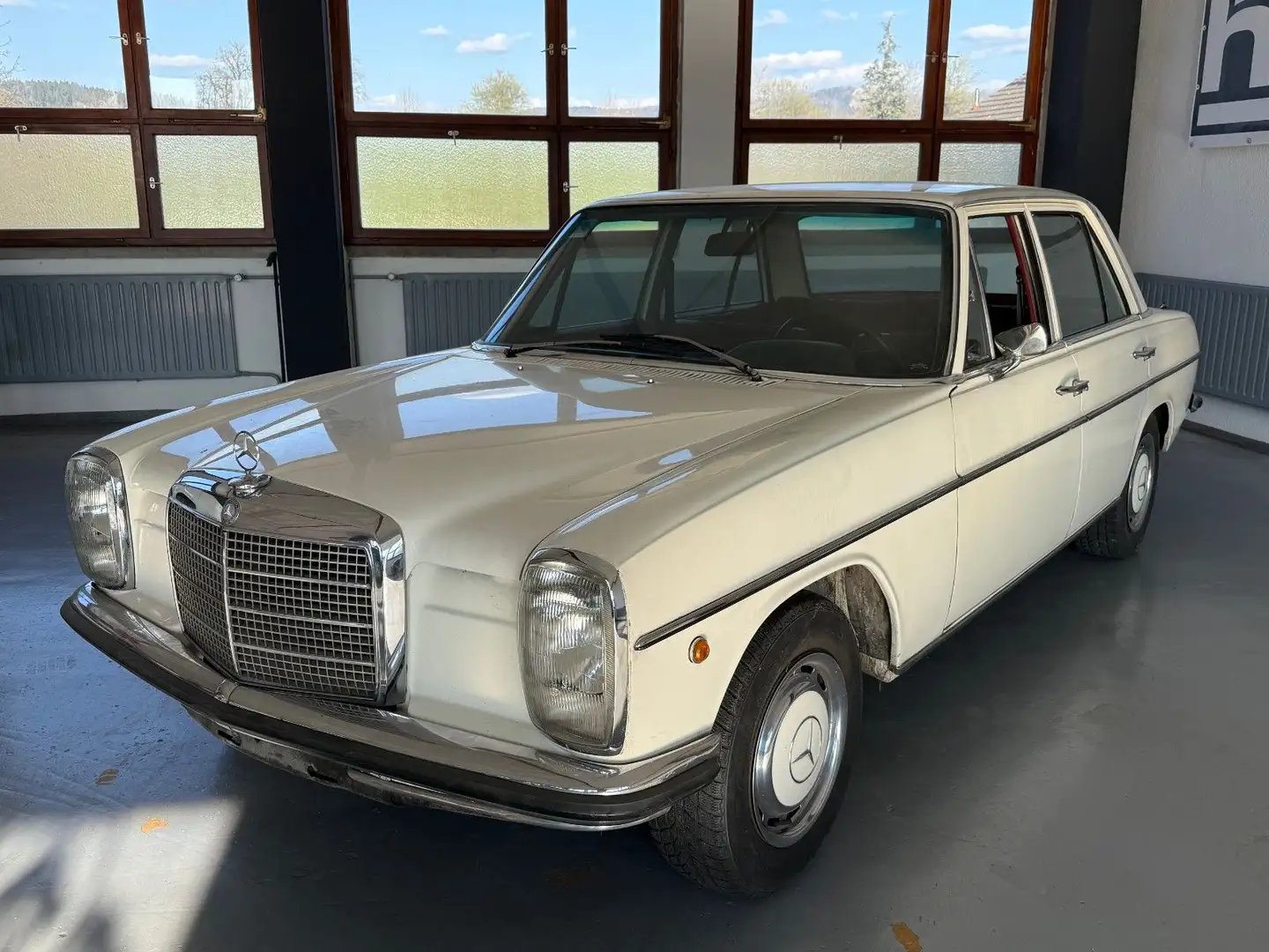 Mercedes-Benz 230 Limousine - Oldtimer Weiß - 2