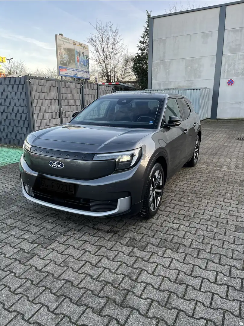 Ford Explorer RWD Grau - 1