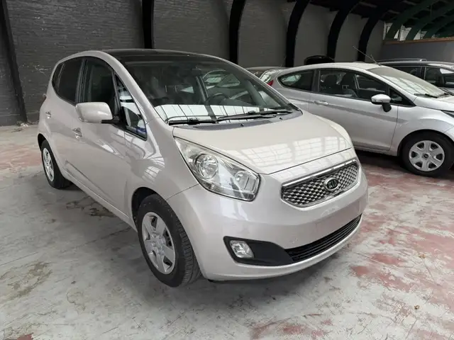 Kia Venga 1.4i * 79dKm * Pano * Navi * Airco * Cruise * Garantie
