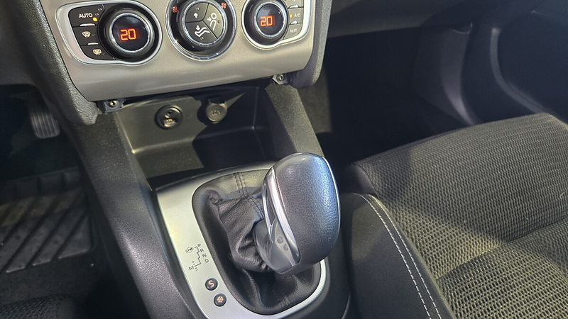 Citroen C4 BlueHDi 120 S&S EAT6 Feel --AUTOMATIK-- — photo 3