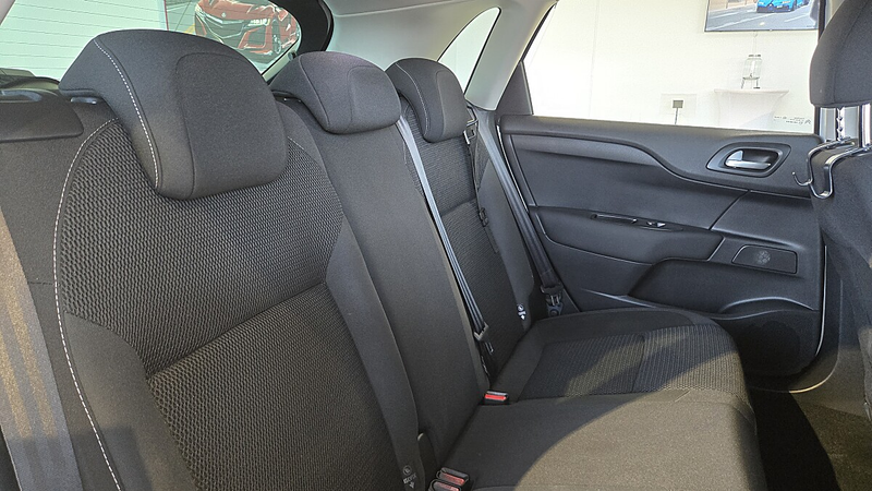 Citroen C4 BlueHDi 120 S&S EAT6 Feel --AUTOMATIK-- — photo 14