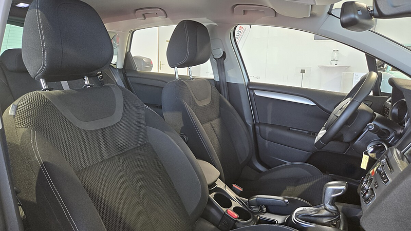 Citroen C4 BlueHDi 120 S&S EAT6 Feel --AUTOMATIK-- — photo 13