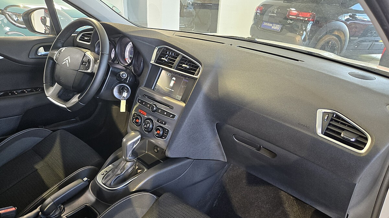 Citroen C4 BlueHDi 120 S&S EAT6 Feel --AUTOMATIK-- — photo 12