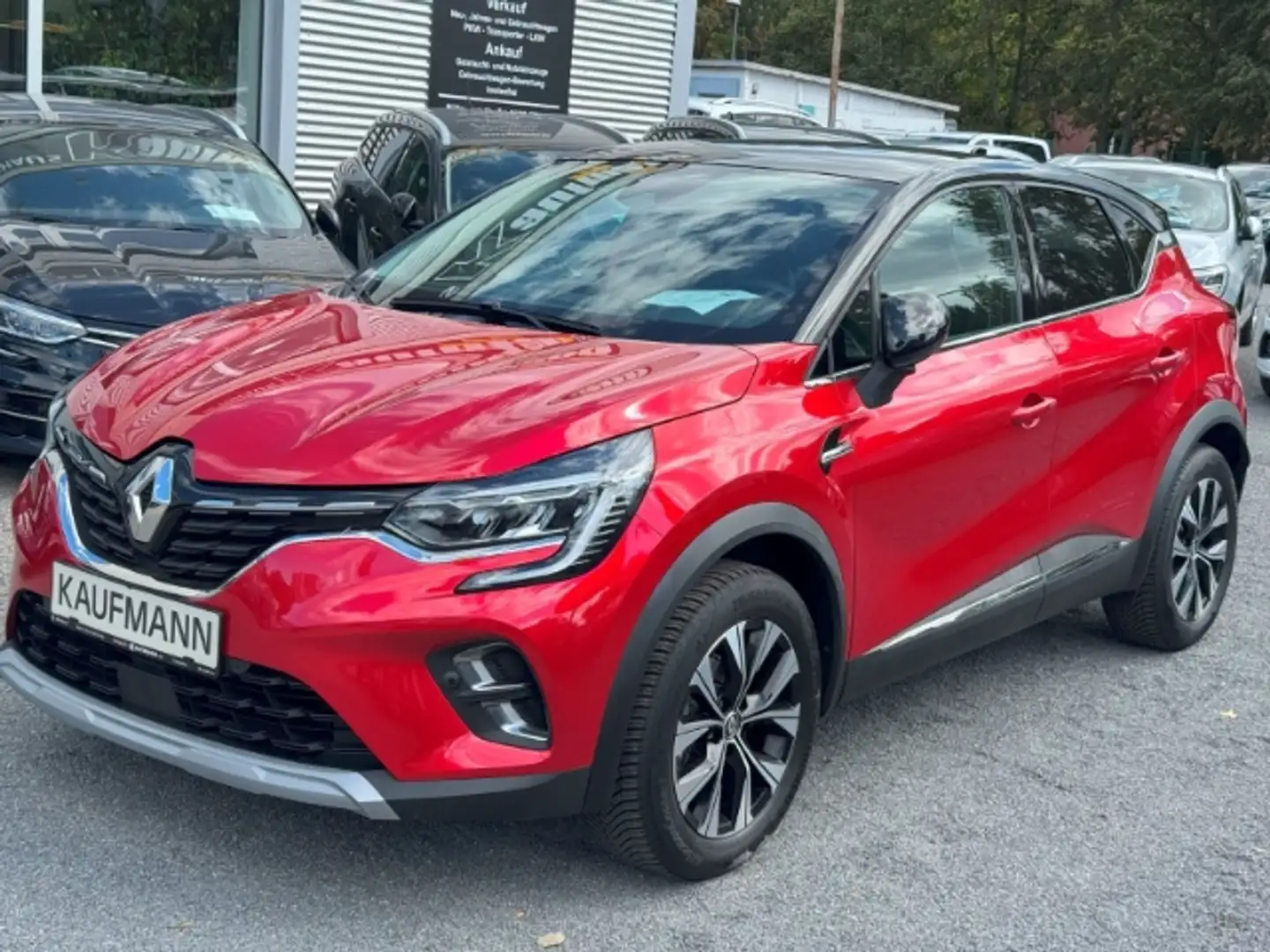 Renault Captur II Techno 1.3 TCe 140 EDC Mild-Hybrid Assist-Paket Rot - 1