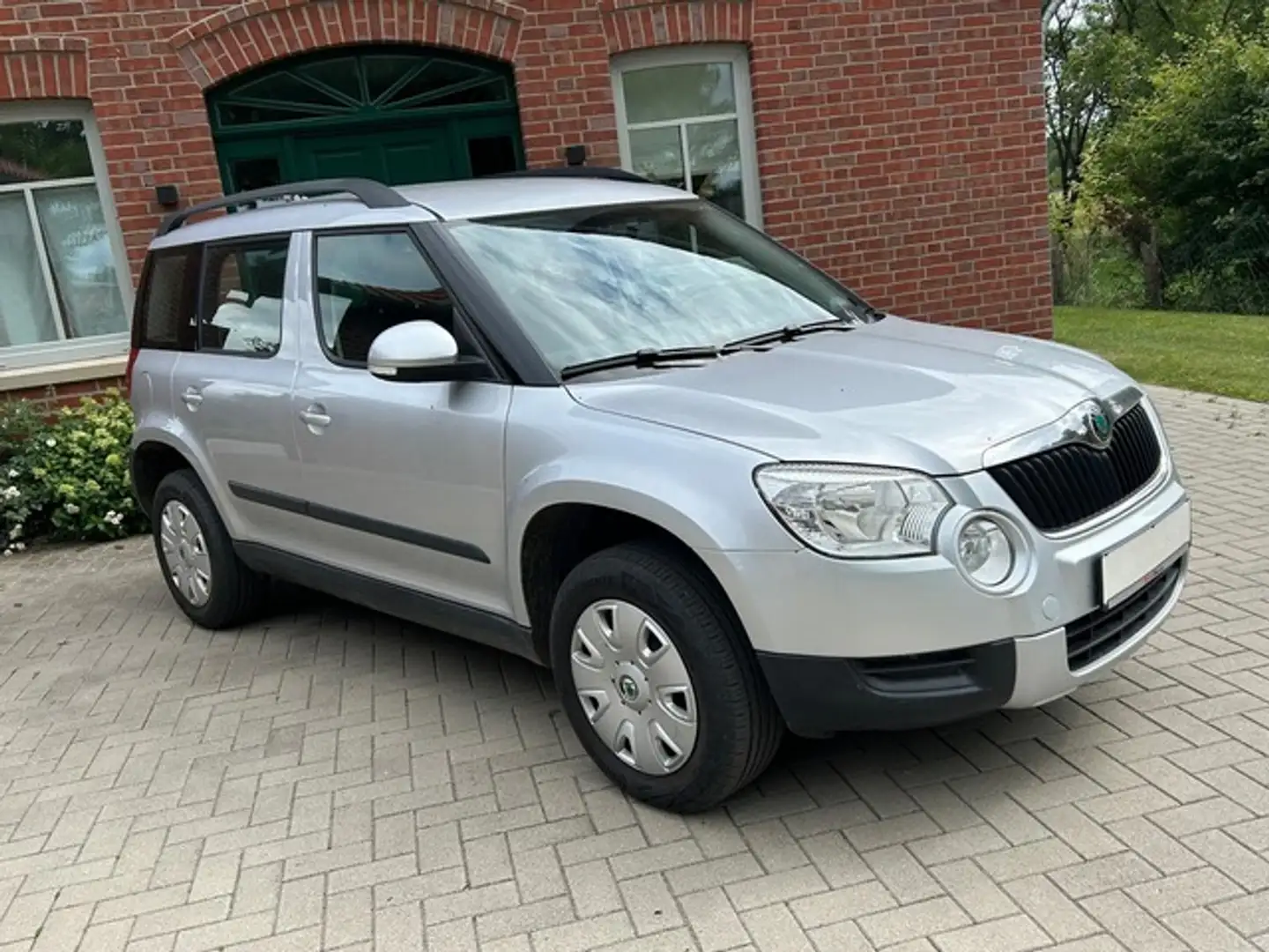 Skoda Yeti Active Plus Edition 1.8, 4x4,1Hd.,PDC,Sitzh Argent - 1